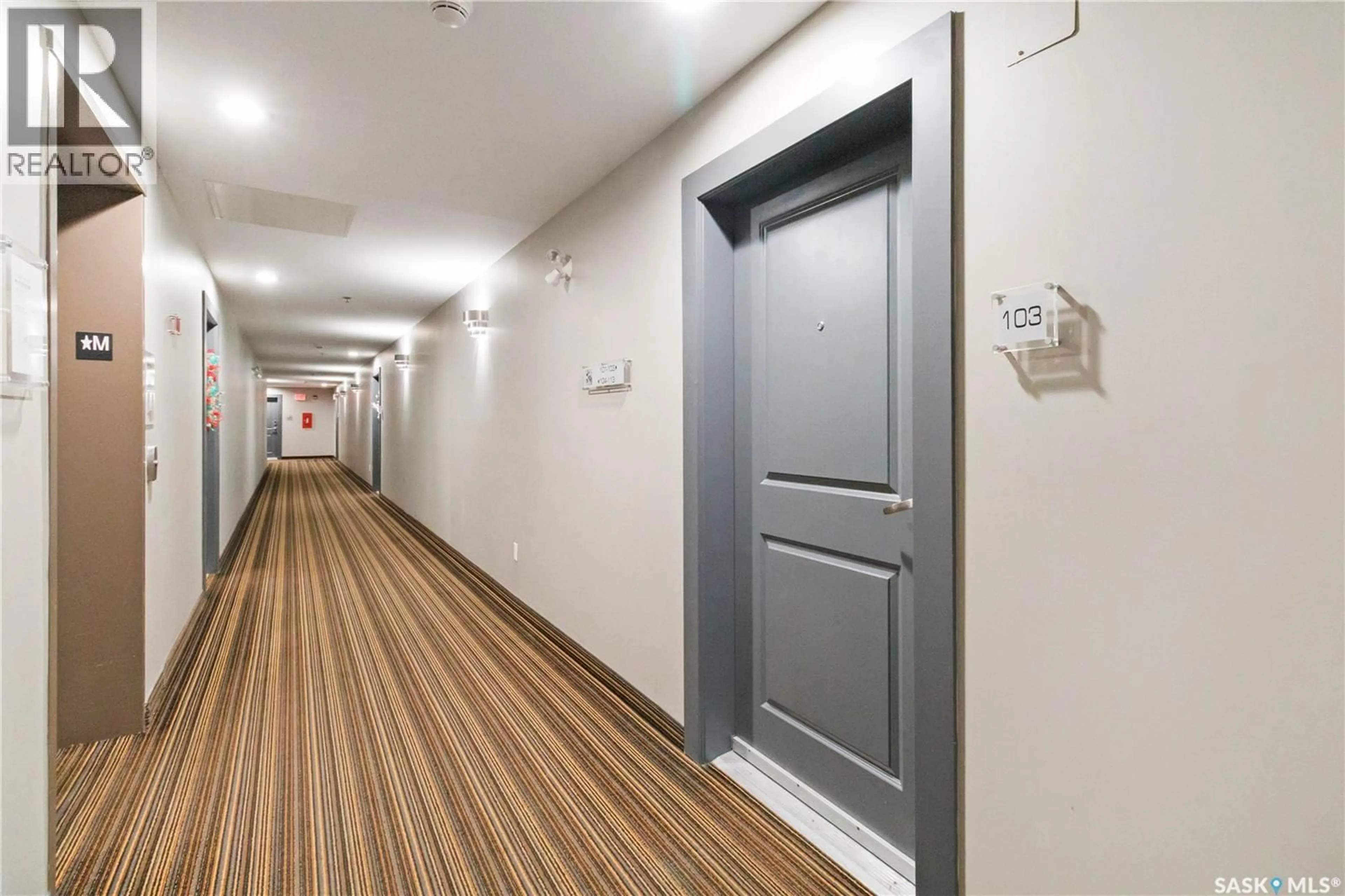 Indoor foyer for 103C - 415 HUNTER ROAD, Saskatoon Saskatchewan S7T0J7