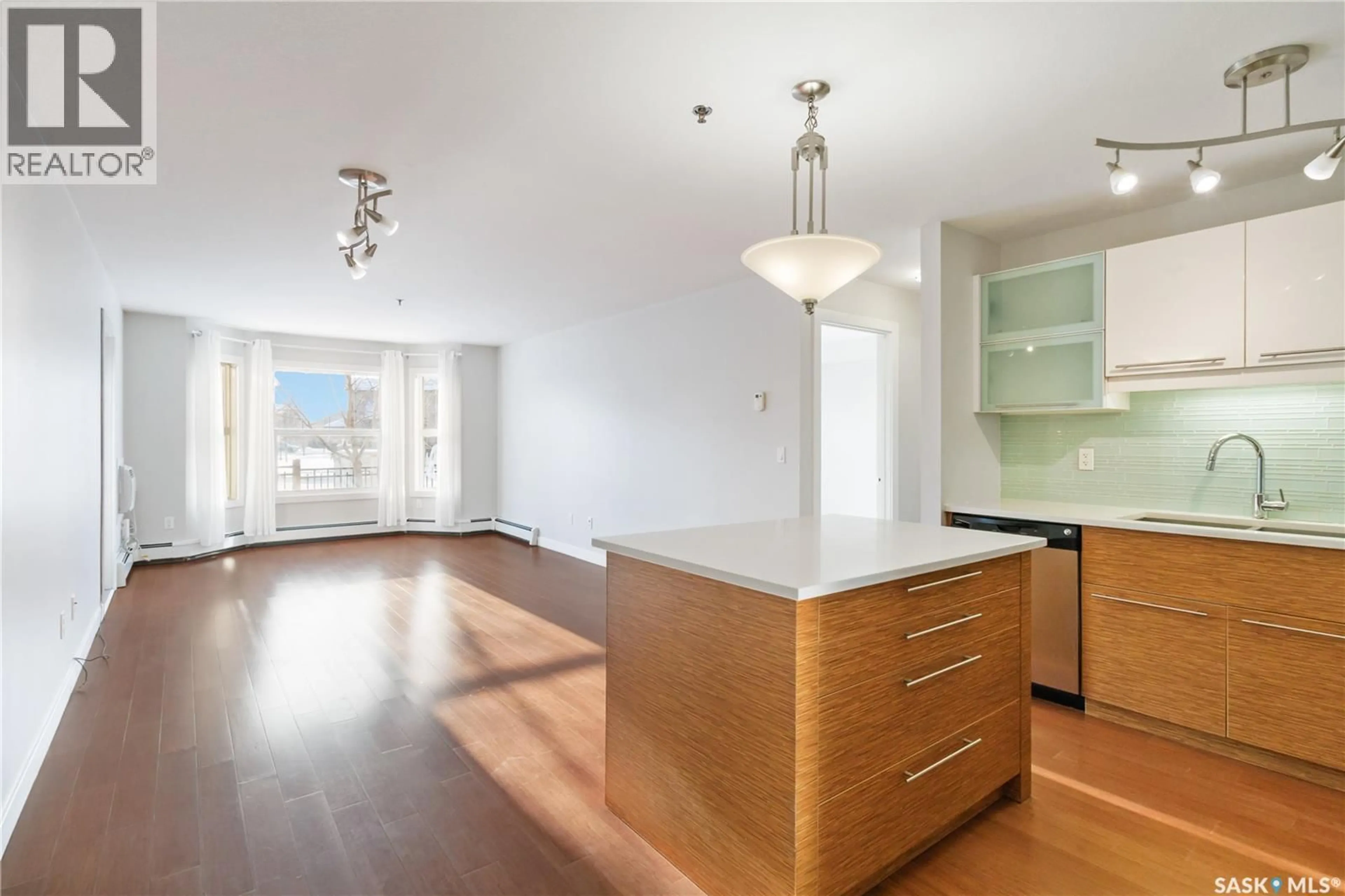 Open concept kitchen, wood/laminate floor for 103C - 415 HUNTER ROAD, Saskatoon Saskatchewan S7T0J7