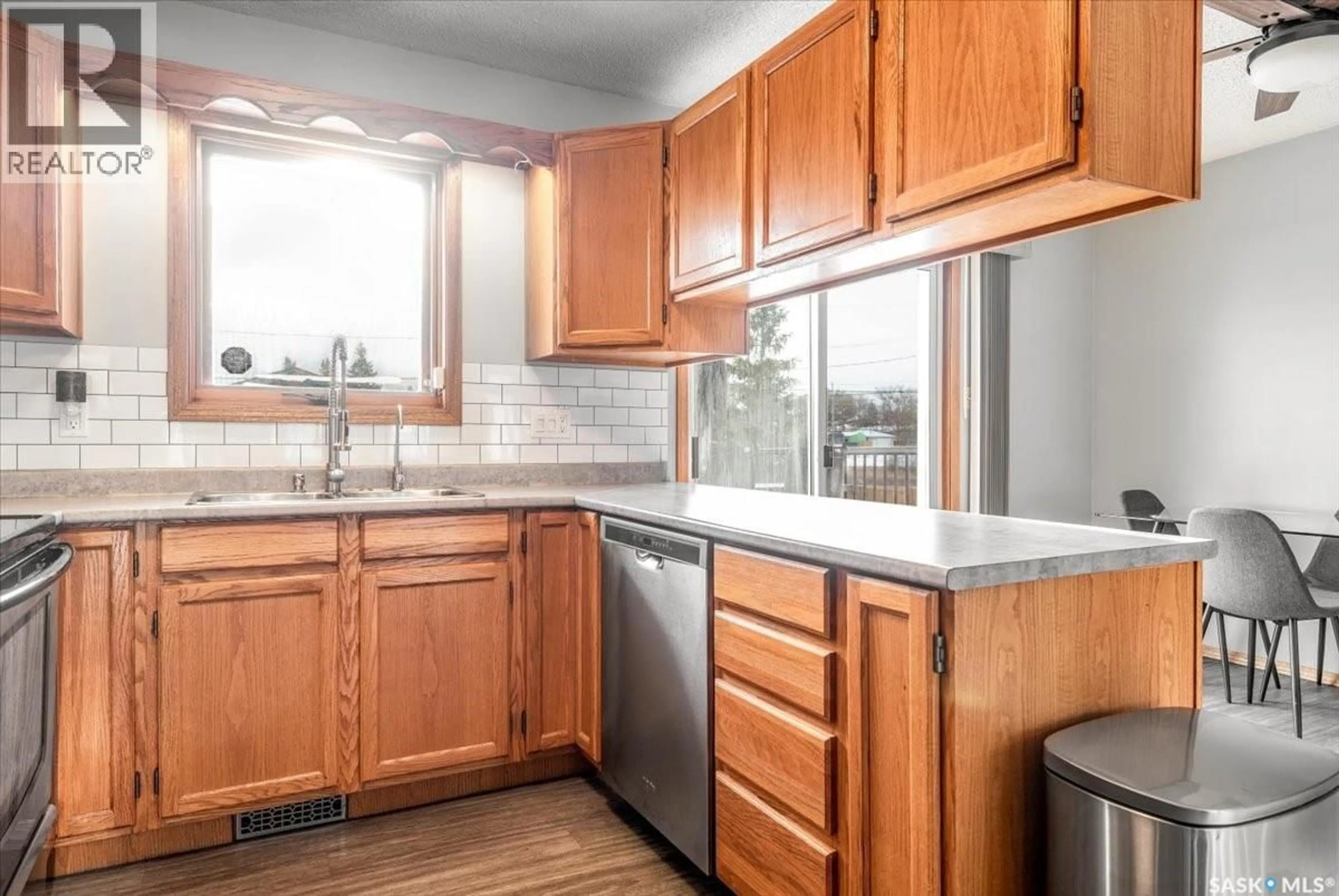Standard kitchen, unknown for 4317 3RD AVENUE, Regina Saskatchewan S4R0X1