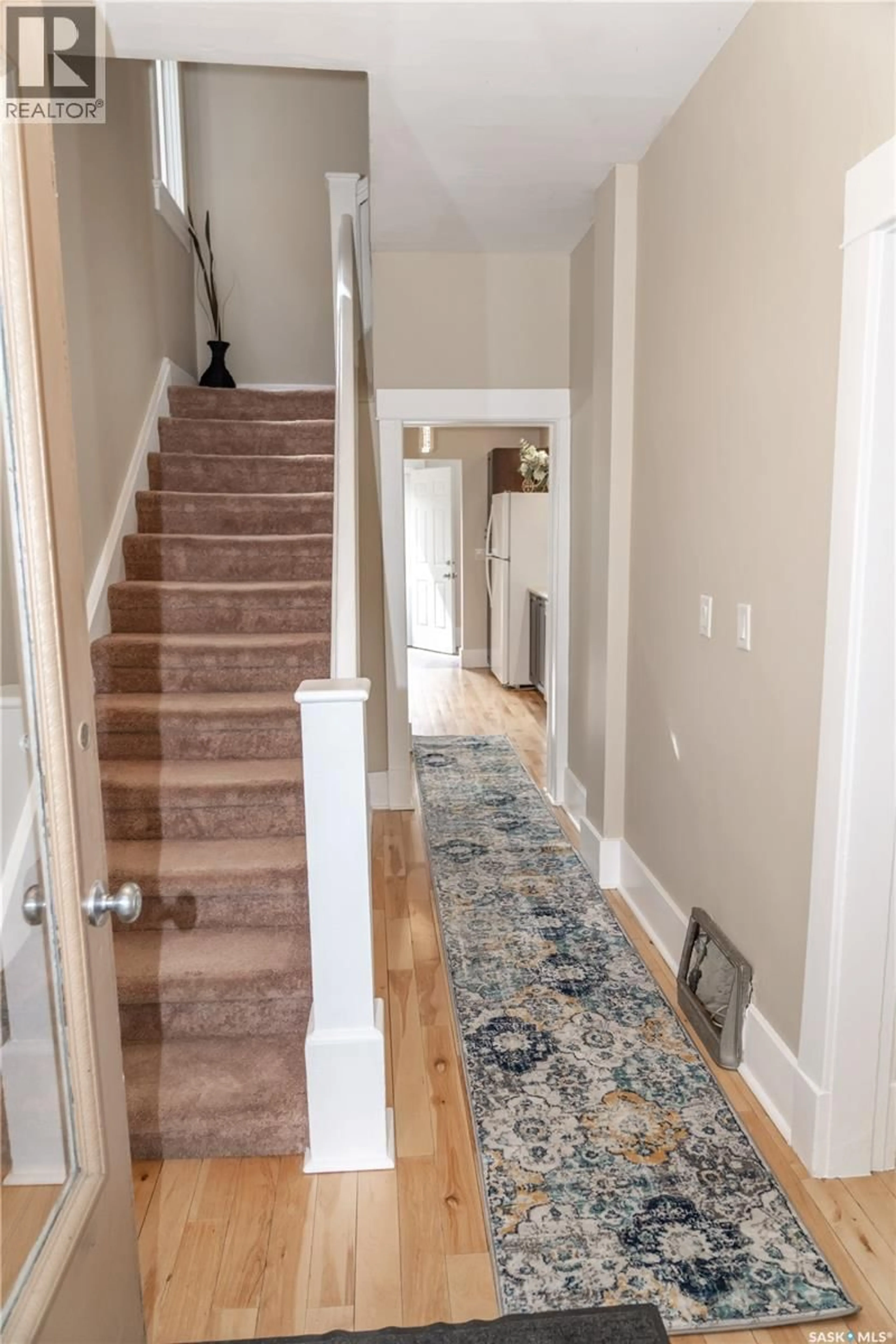 Indoor entryway for 409 29TH STREET, Saskatoon Saskatchewan S7L0M3