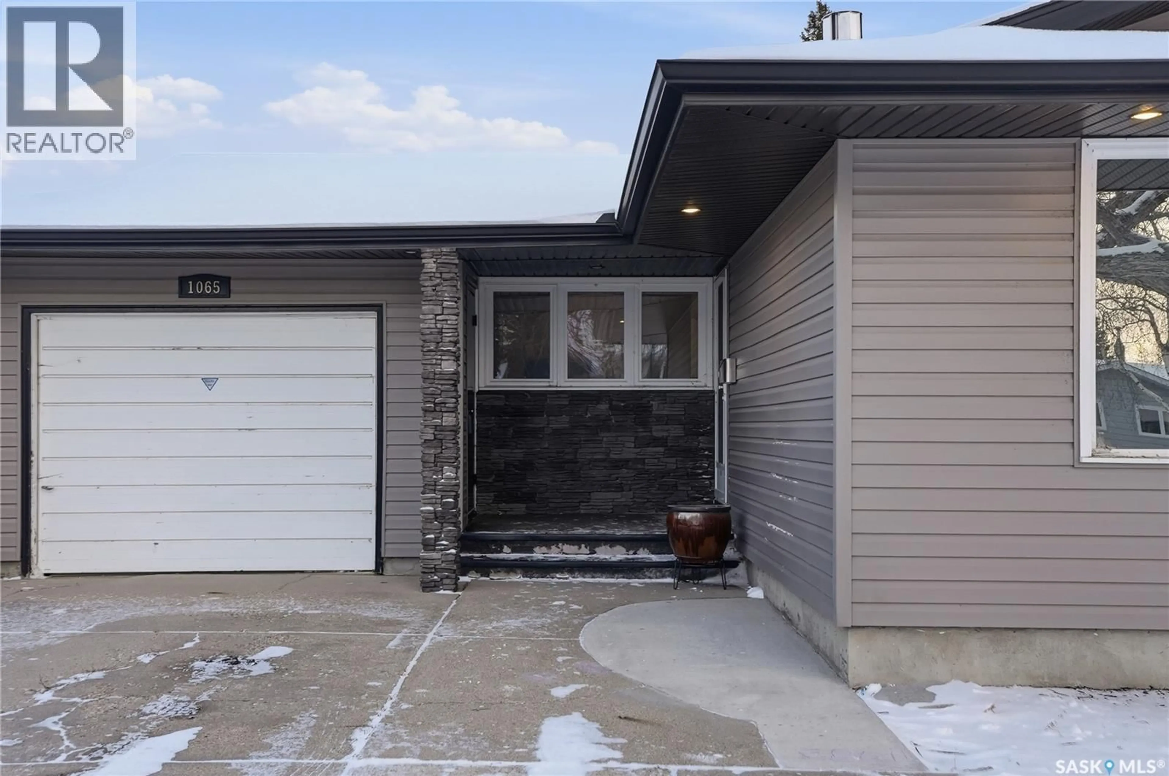 Unknown for 1065 CENTRE EAST, Saskatoon Saskatchewan S7J3A2