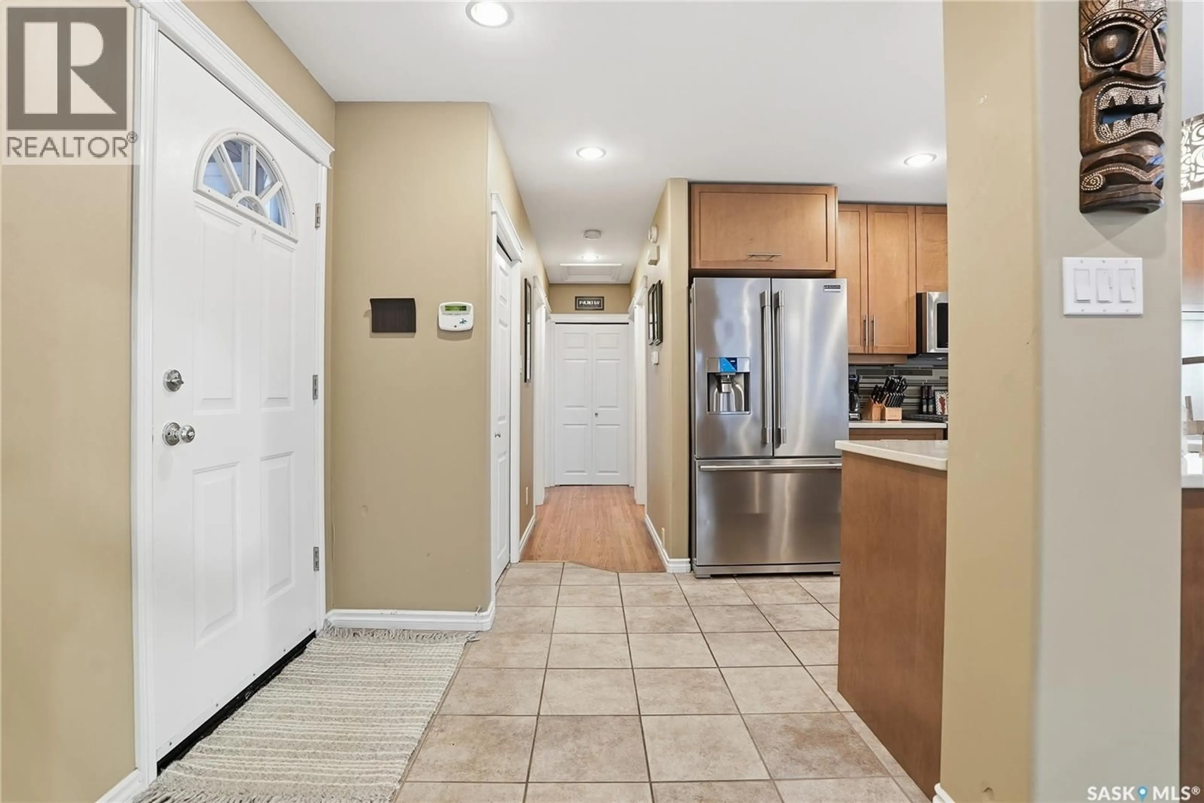 Indoor entryway for 1065 CENTRE EAST, Saskatoon Saskatchewan S7J3A2