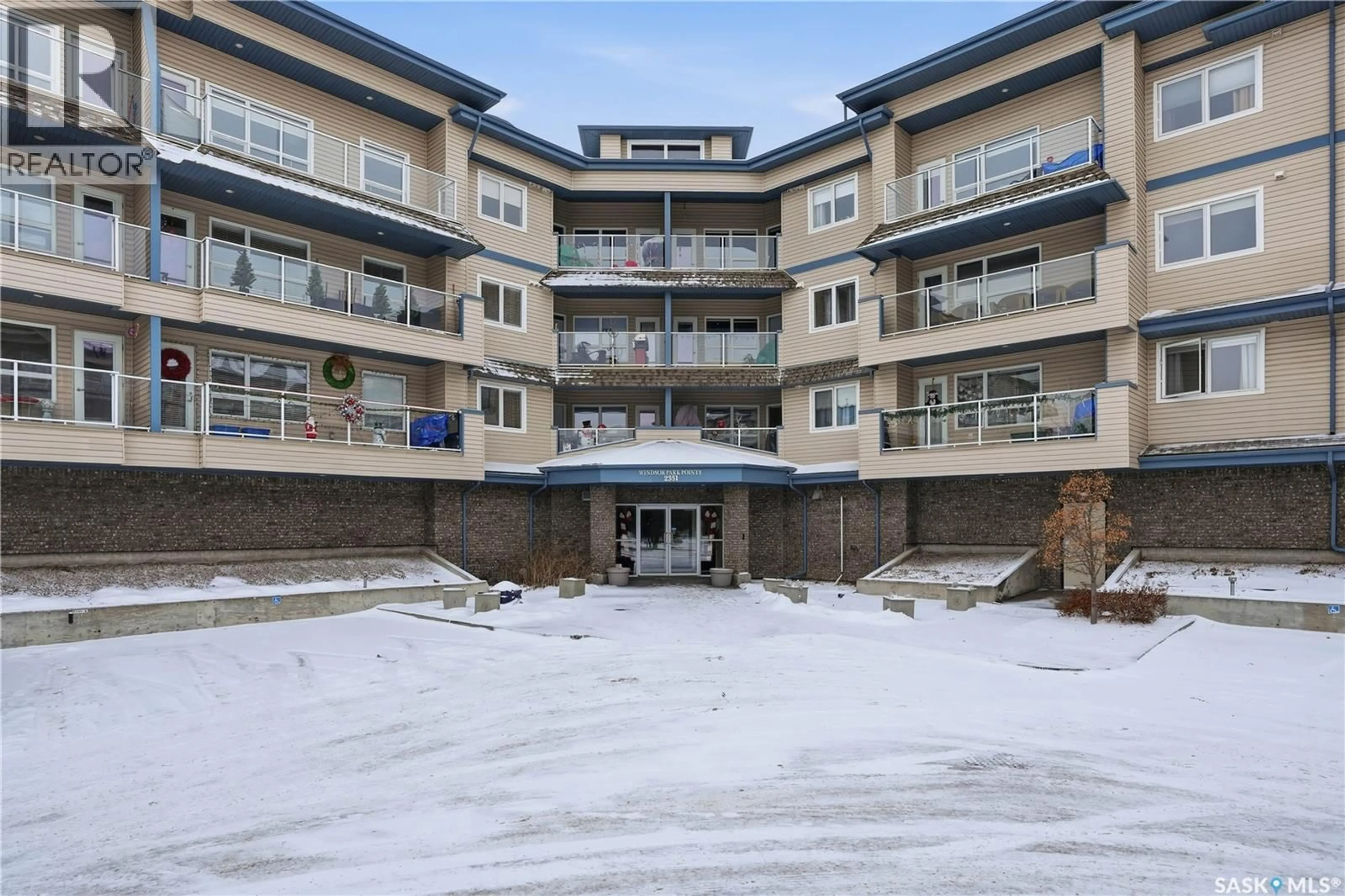 Indoor foyer for 2351 - 103 WINDSOR PARK ROAD, Regina Saskatchewan S0G4G0