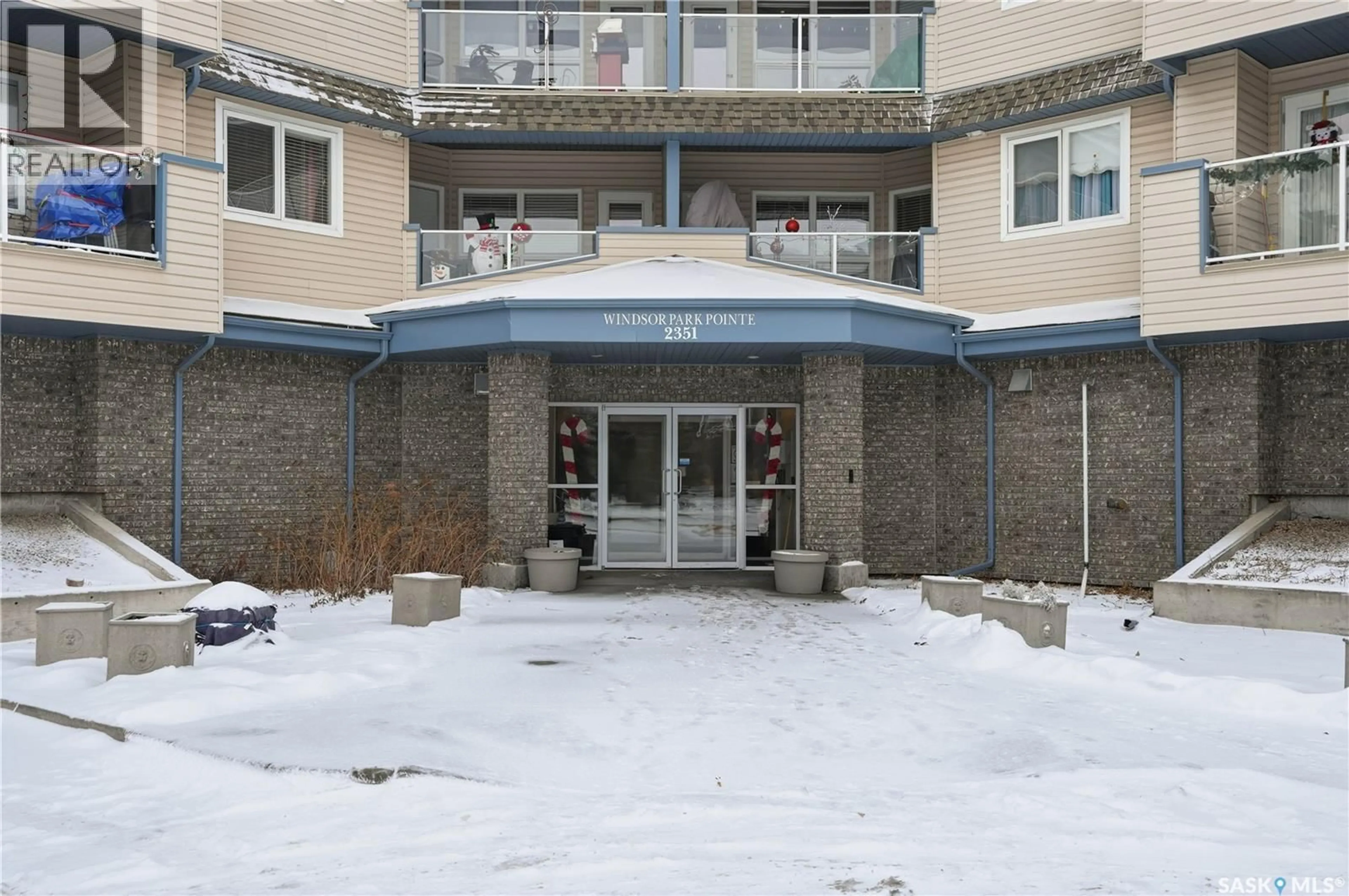 Indoor foyer for 2351 - 103 WINDSOR PARK ROAD, Regina Saskatchewan S0G4G0