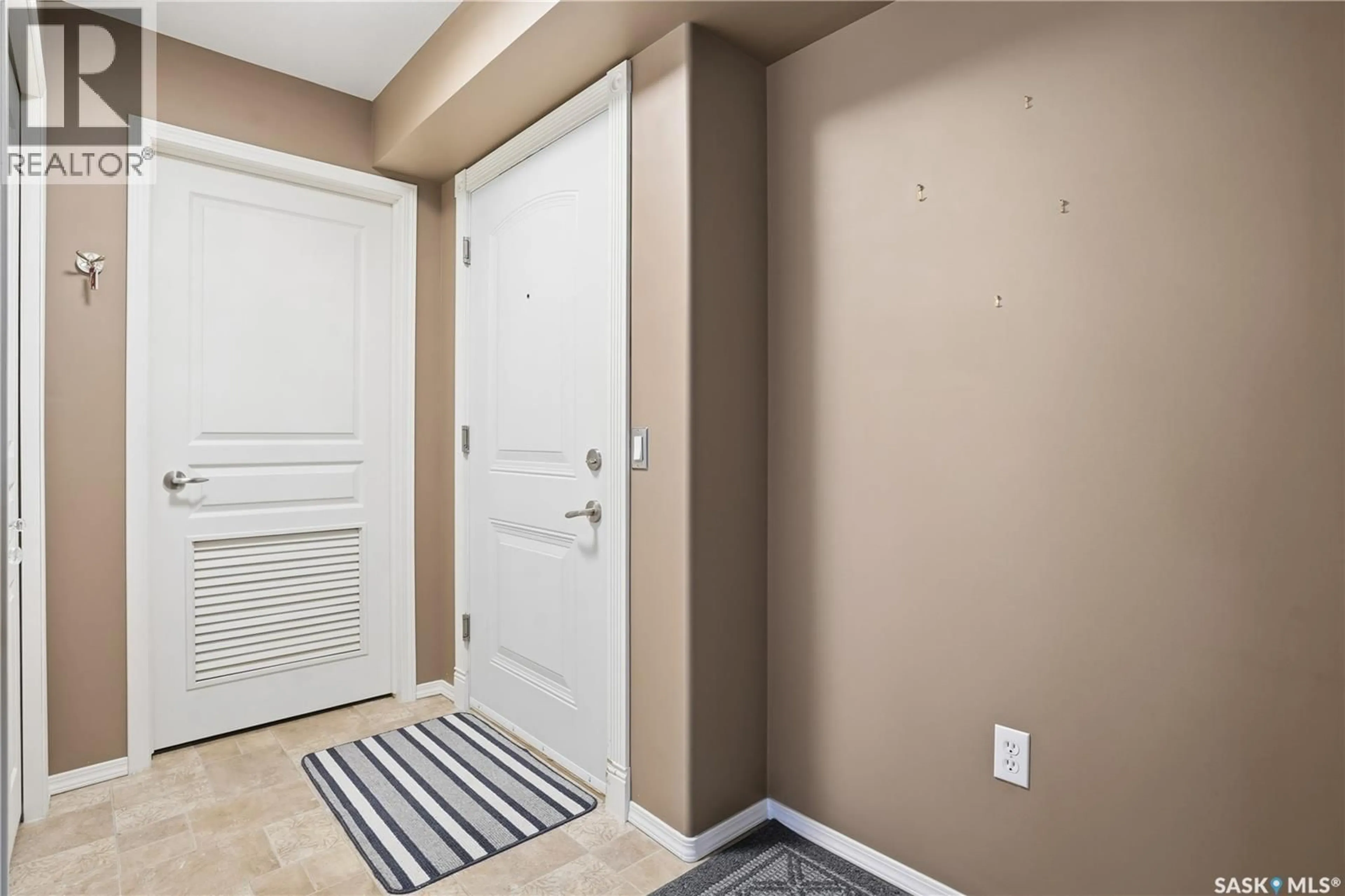 Indoor entryway for 2351 - 103 WINDSOR PARK ROAD, Regina Saskatchewan S0G4G0
