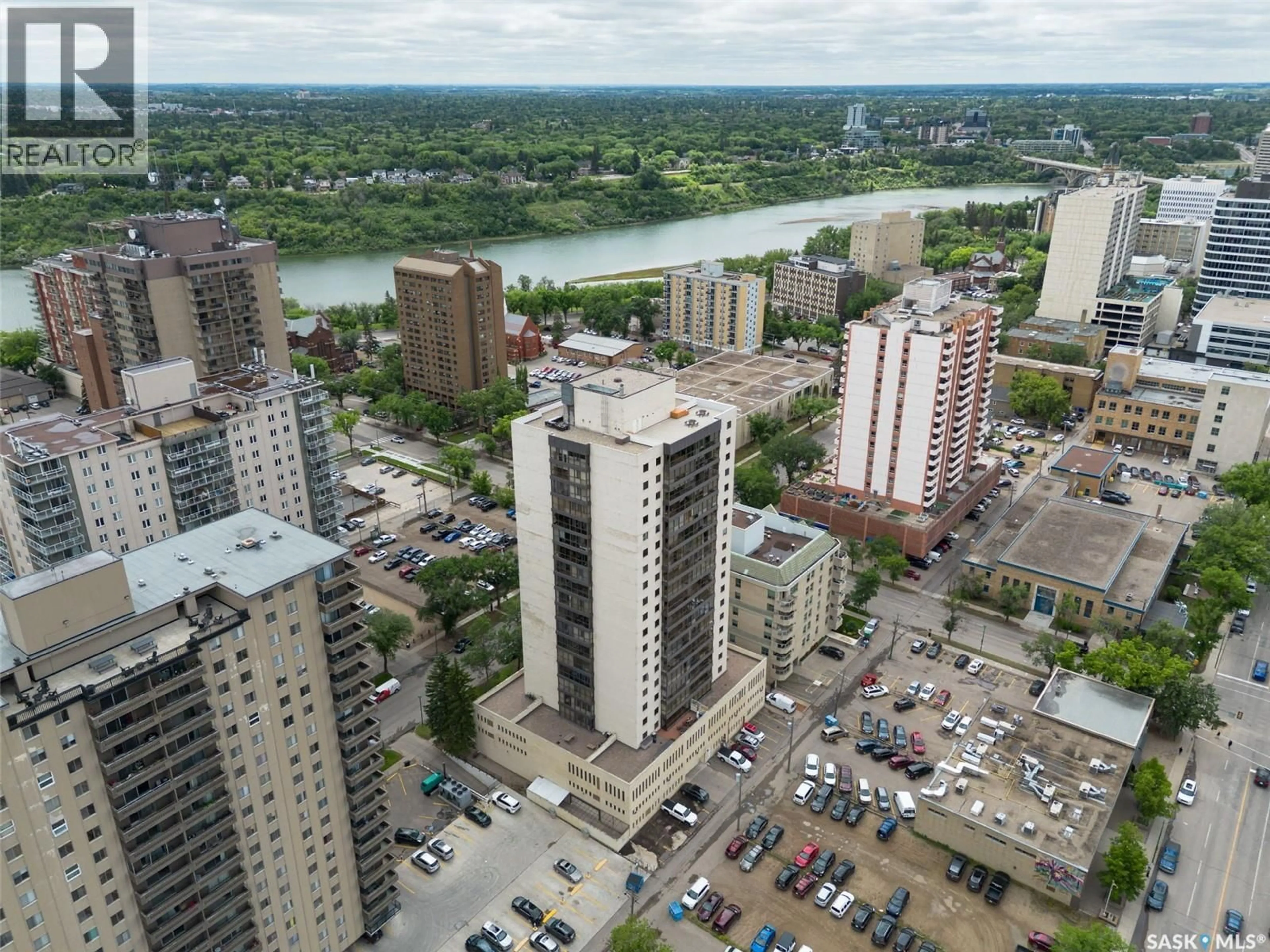 A pic from outside/outdoor area/front of a property/back of a property/a pic from drone, city buildings view from balcony for 602 315 5TH AVENUE N, Saskatoon Saskatchewan S7K2P4