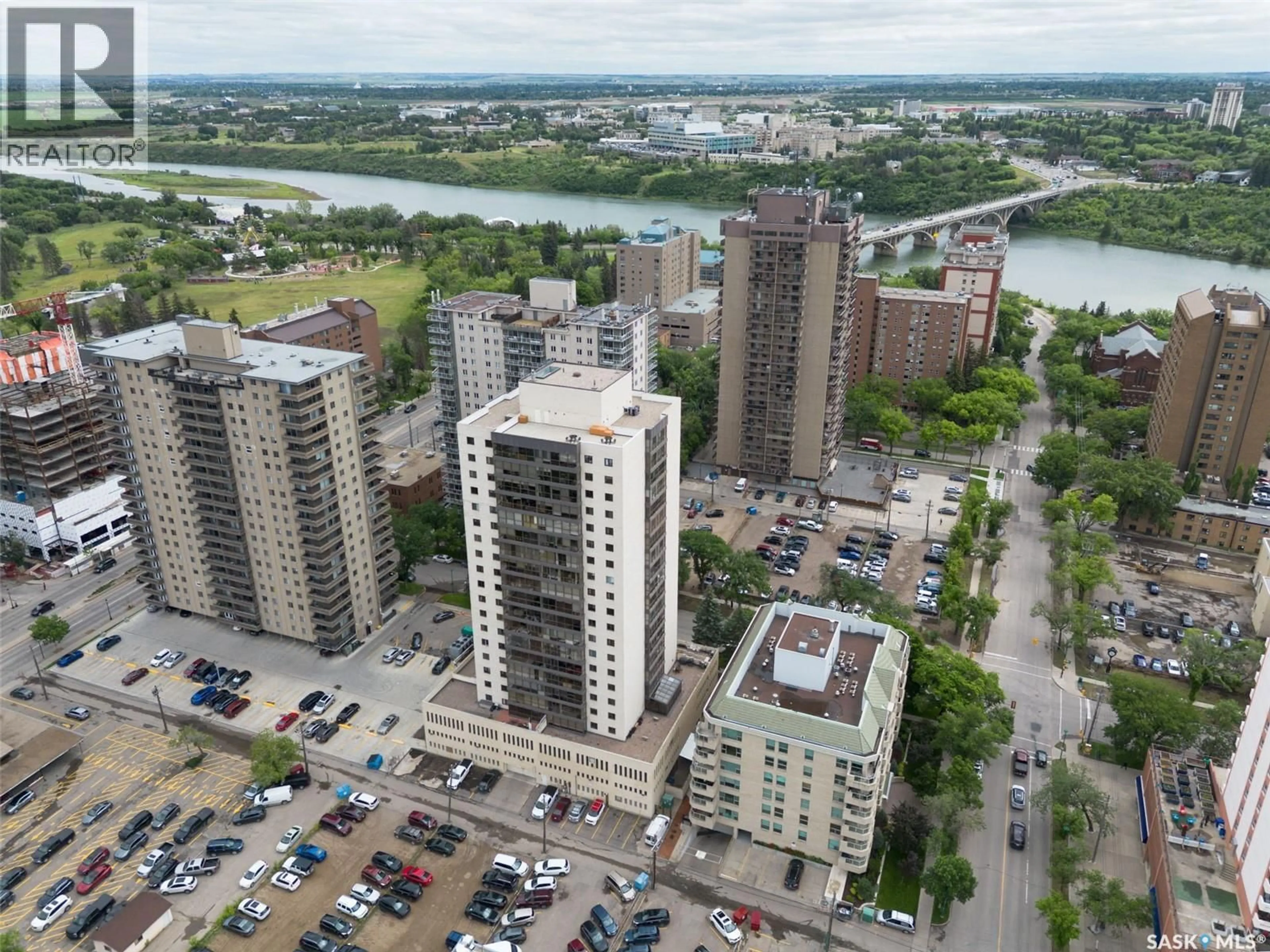 A pic from outside/outdoor area/front of a property/back of a property/a pic from drone, city buildings view from balcony for 602 315 5TH AVENUE N, Saskatoon Saskatchewan S7K2P4
