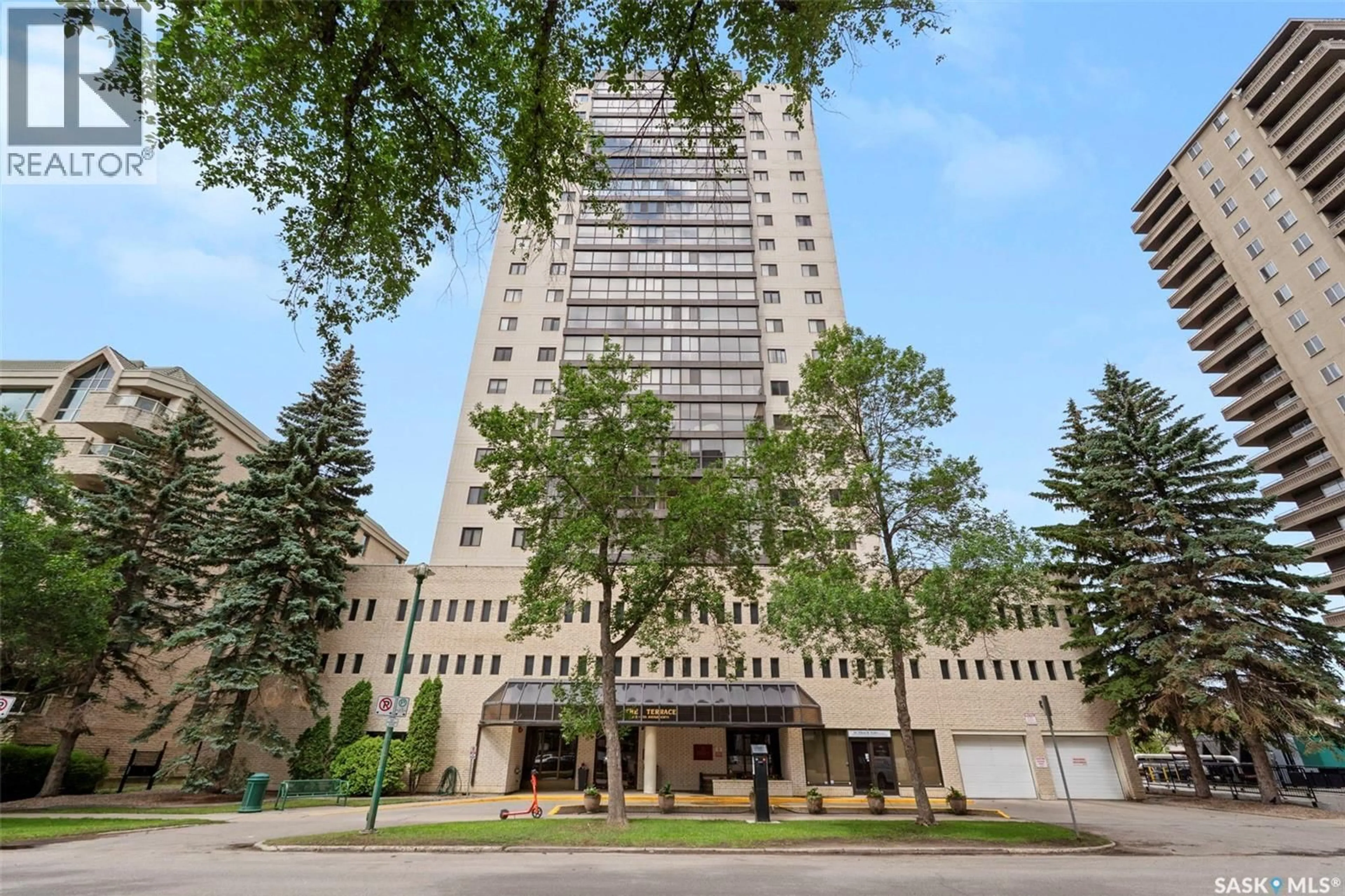 Indoor foyer for 602 315 5TH AVENUE N, Saskatoon Saskatchewan S7K2P4