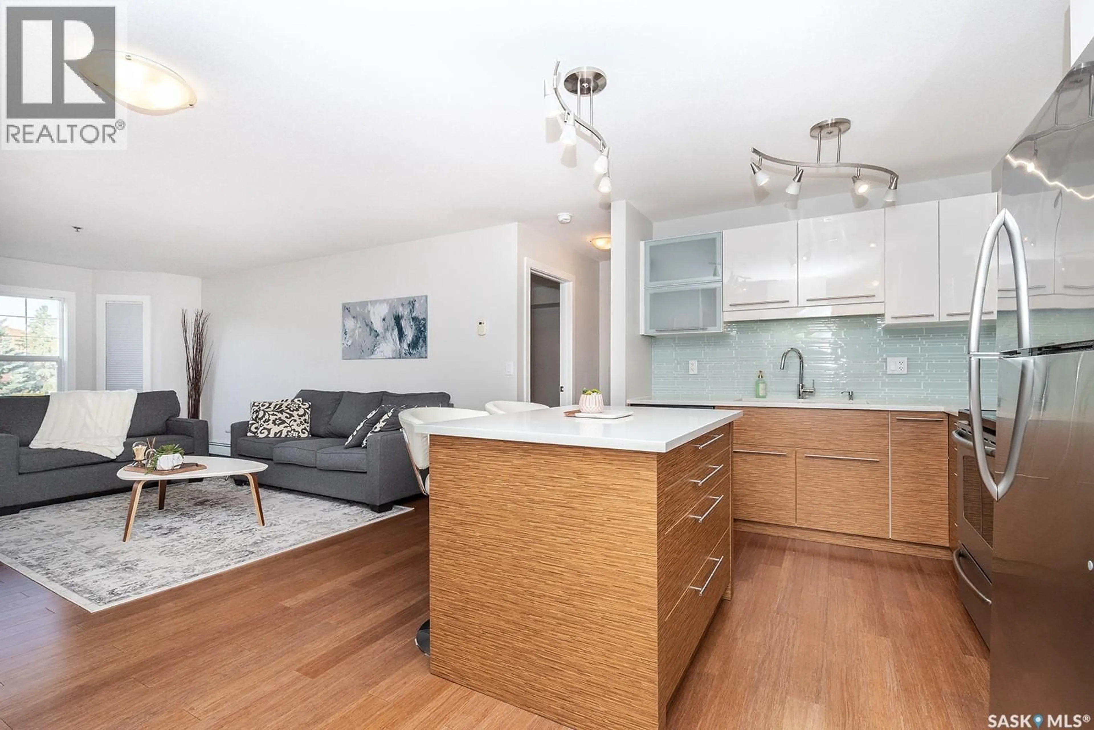 Open concept kitchen, wood/laminate floor for 208B - 415 HUNTER ROAD, Saskatoon Saskatchewan S7T1C9