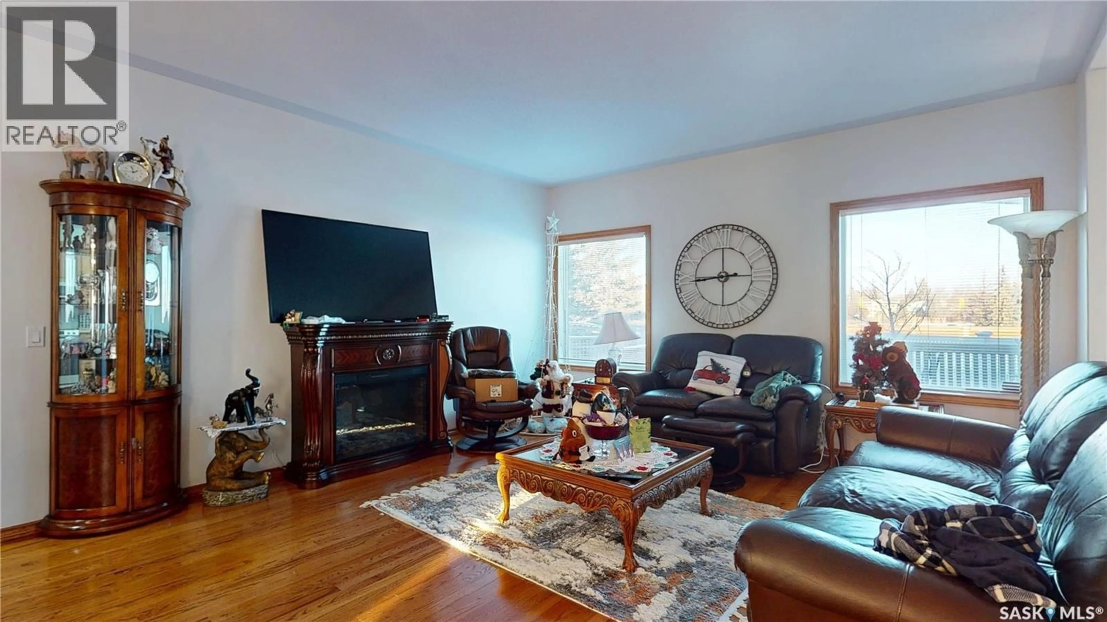 Living room with furniture, wood/laminate floor for 11330 WASCANA MEADOWS, Regina Saskatchewan S4V2V4