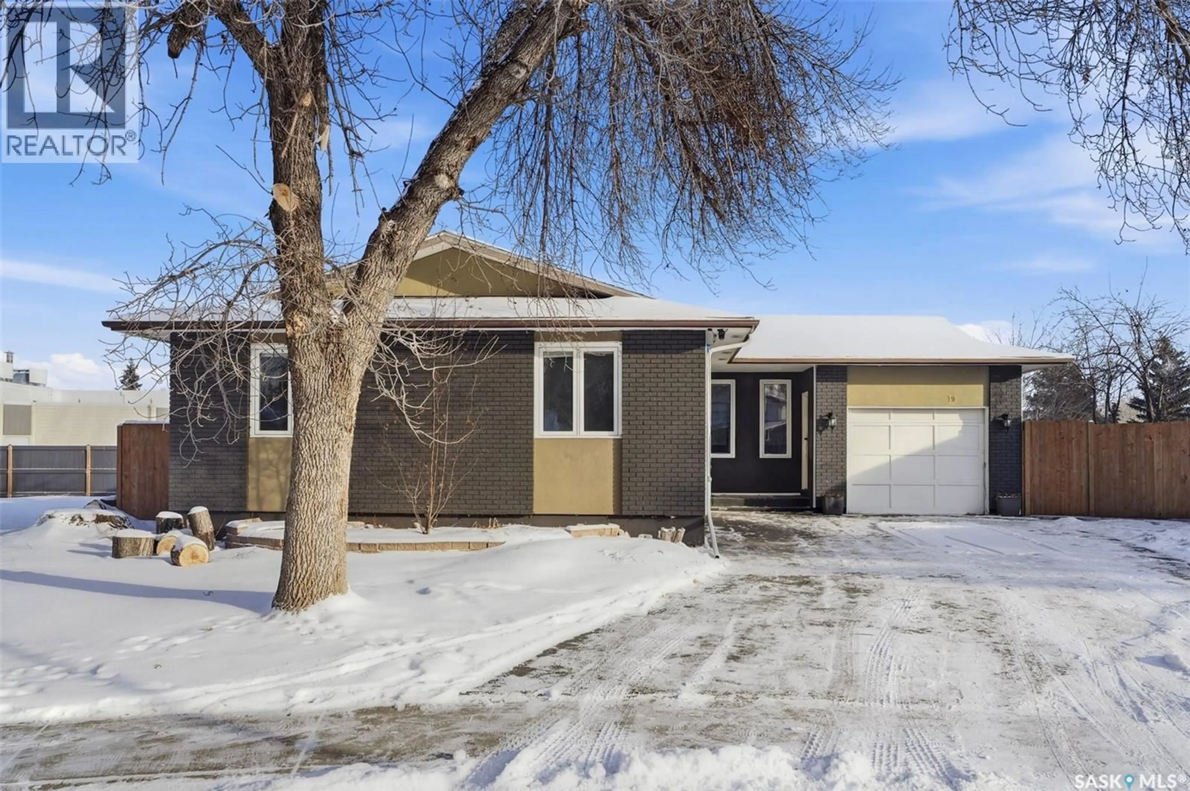 Home with vinyl exterior material, street for 19 BARR PLACE, Saskatoon Saskatchewan S7M4G1