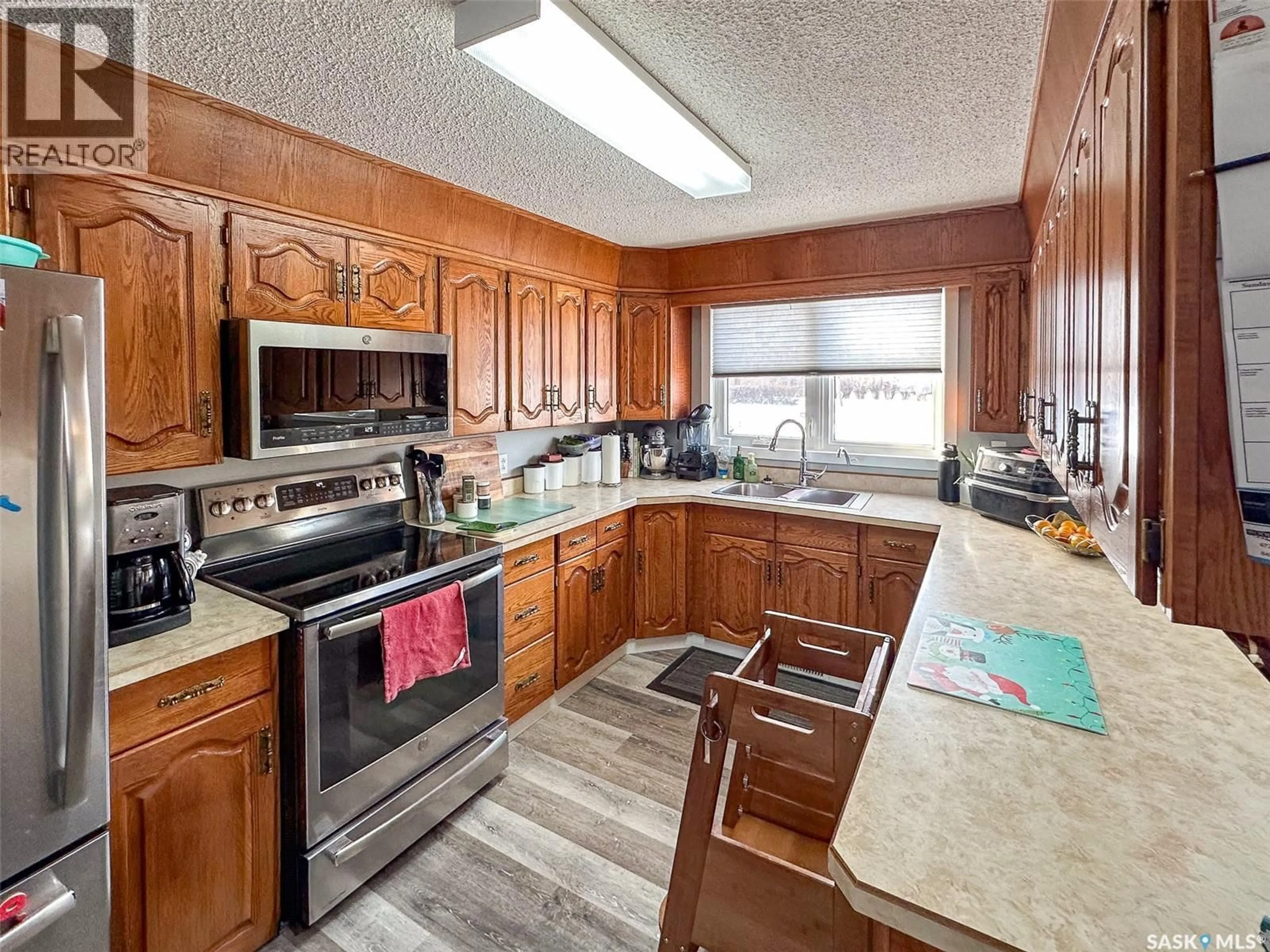 Standard kitchen, ceramic/tile floor for 551 1ST STREET, Lafleche Saskatchewan S0H2K0
