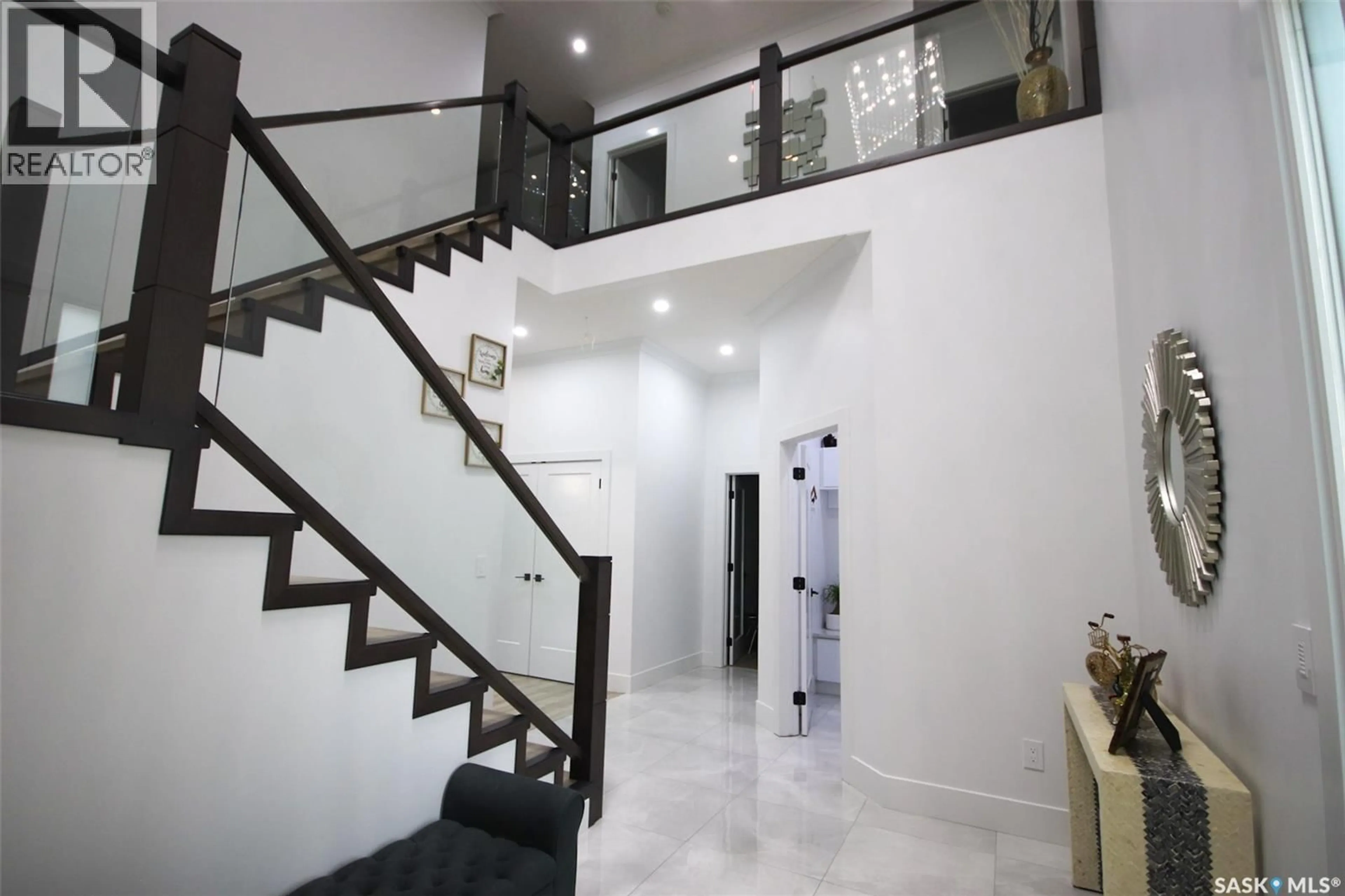 Indoor foyer for 131 NAZARALI WAY, Saskatoon Saskatchewan S7V1X8