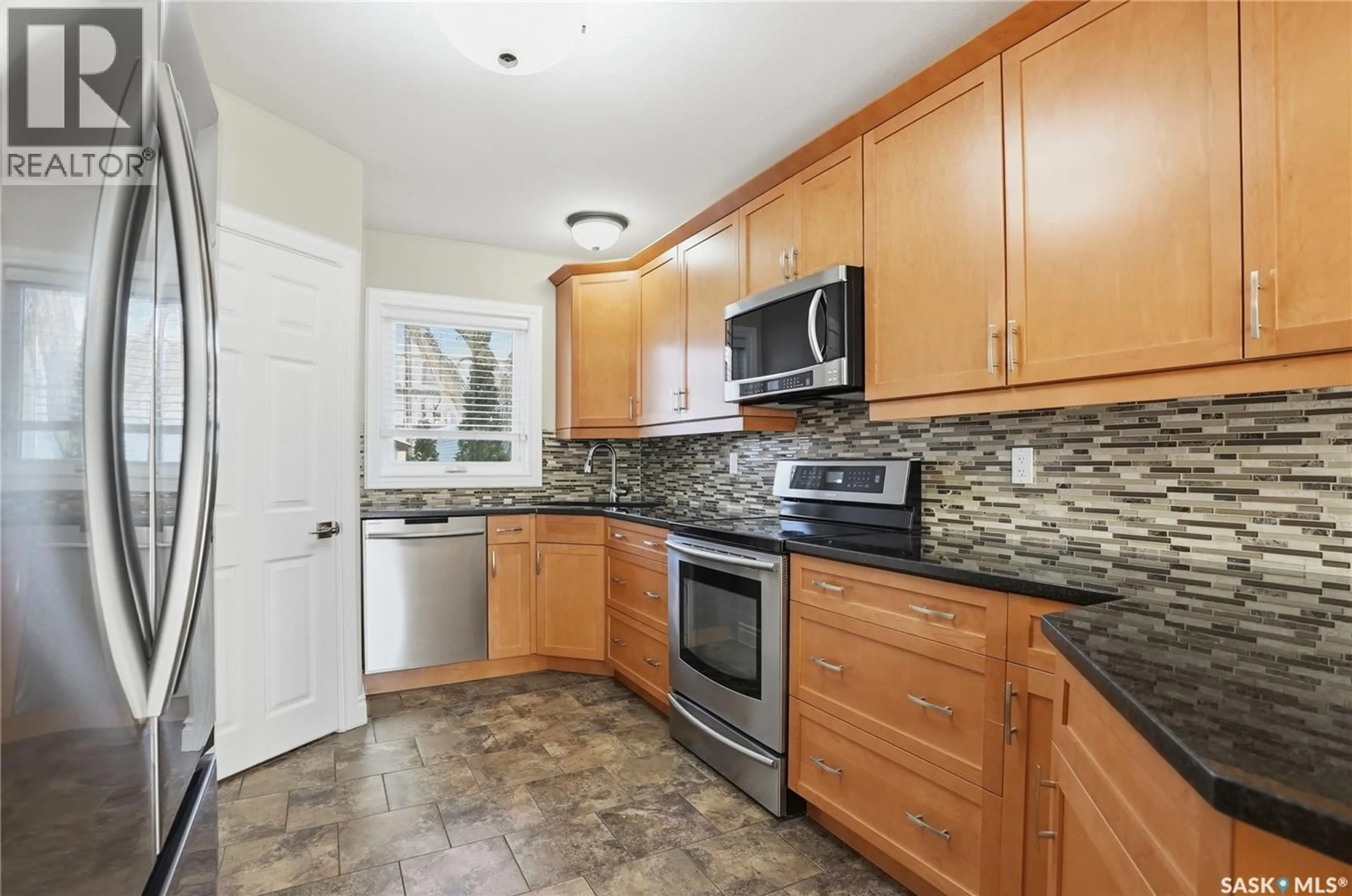 Standard kitchen, ceramic/tile floor for 421 9TH STREET, Saskatoon Saskatchewan S7N0A7