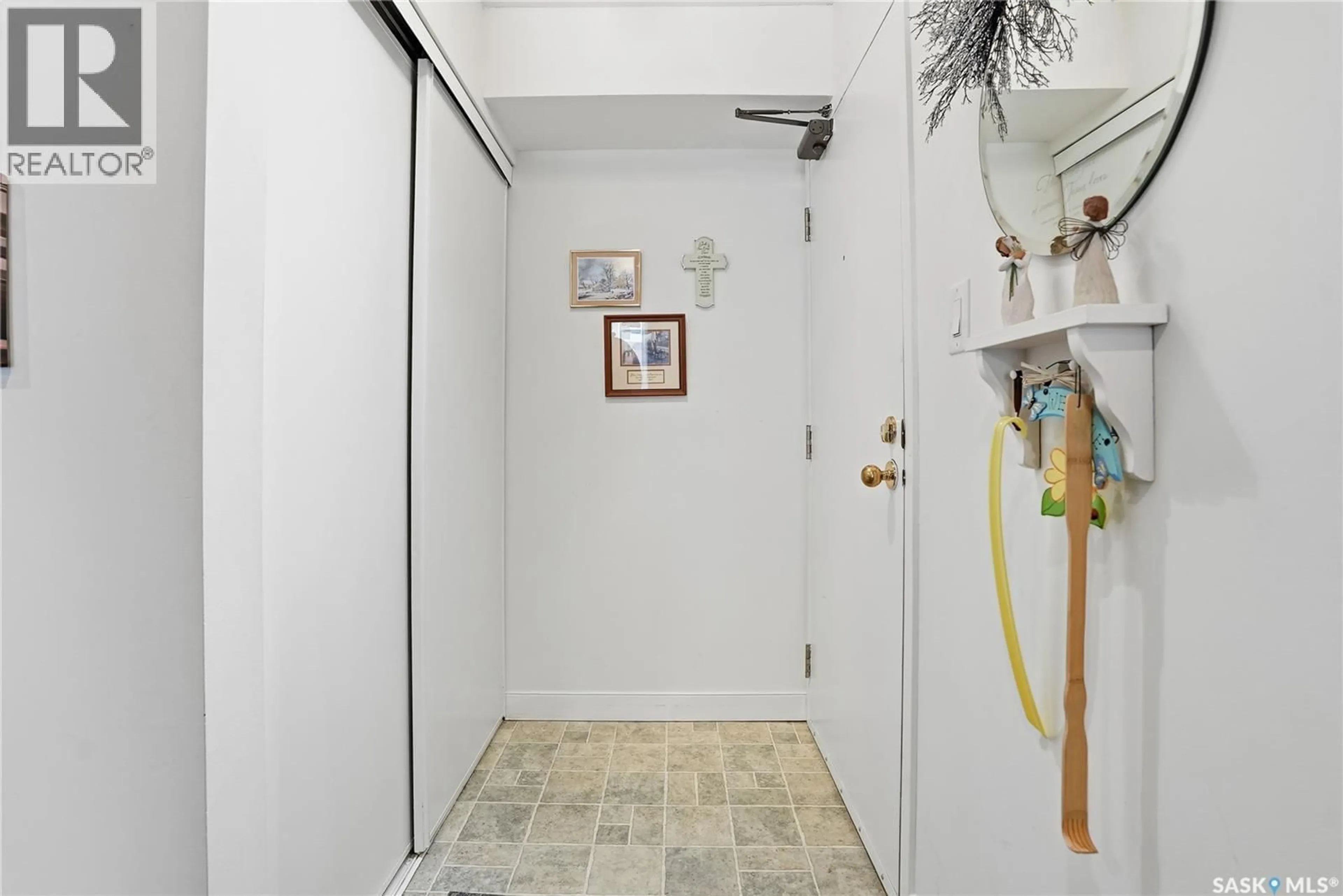 Indoor entryway for 309A - 104 CREE CRESCENT, Saskatoon Saskatchewan S7K7Y3