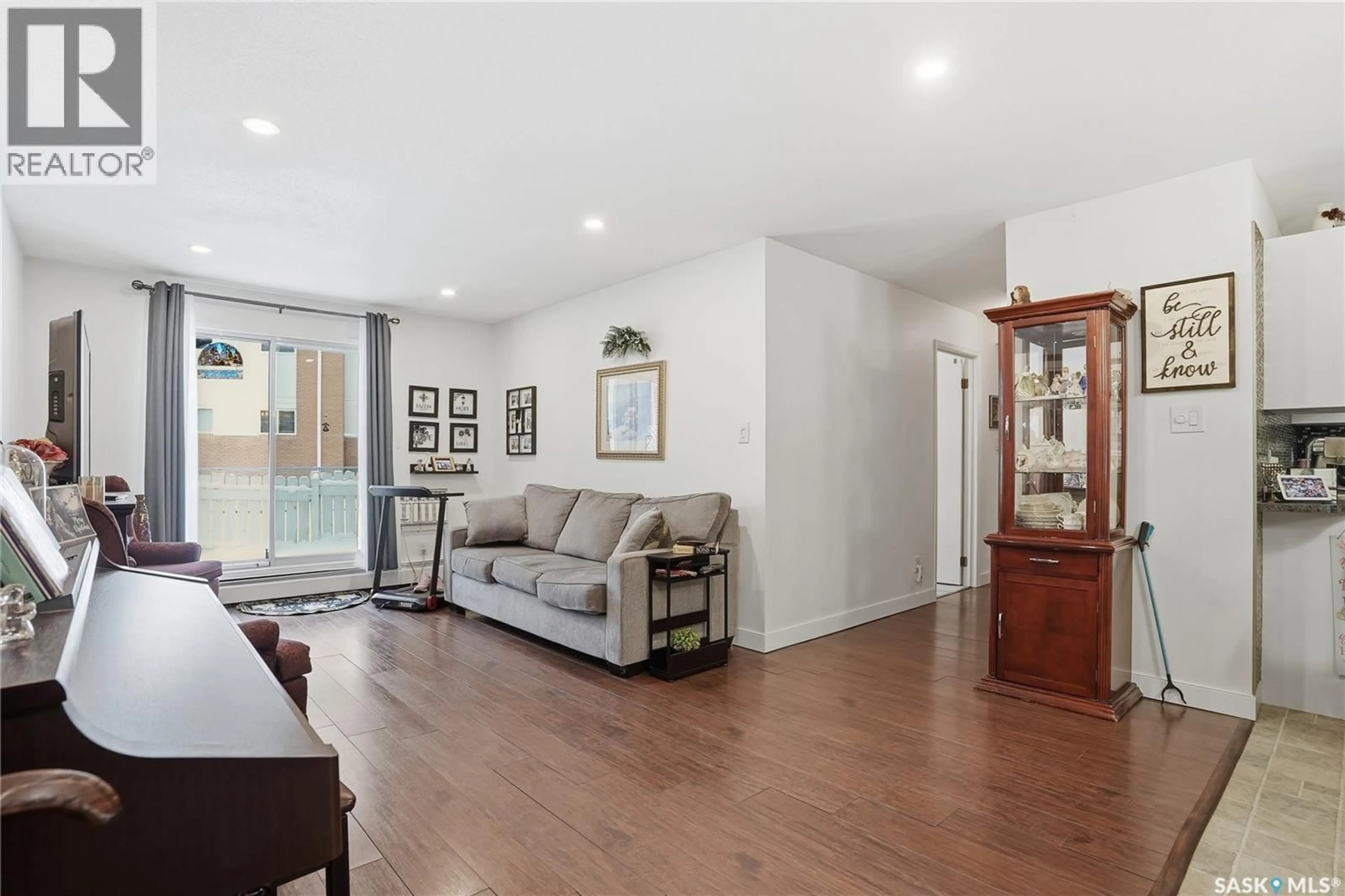 Living room with furniture, unknown for 309A - 104 CREE CRESCENT, Saskatoon Saskatchewan S7K7Y3