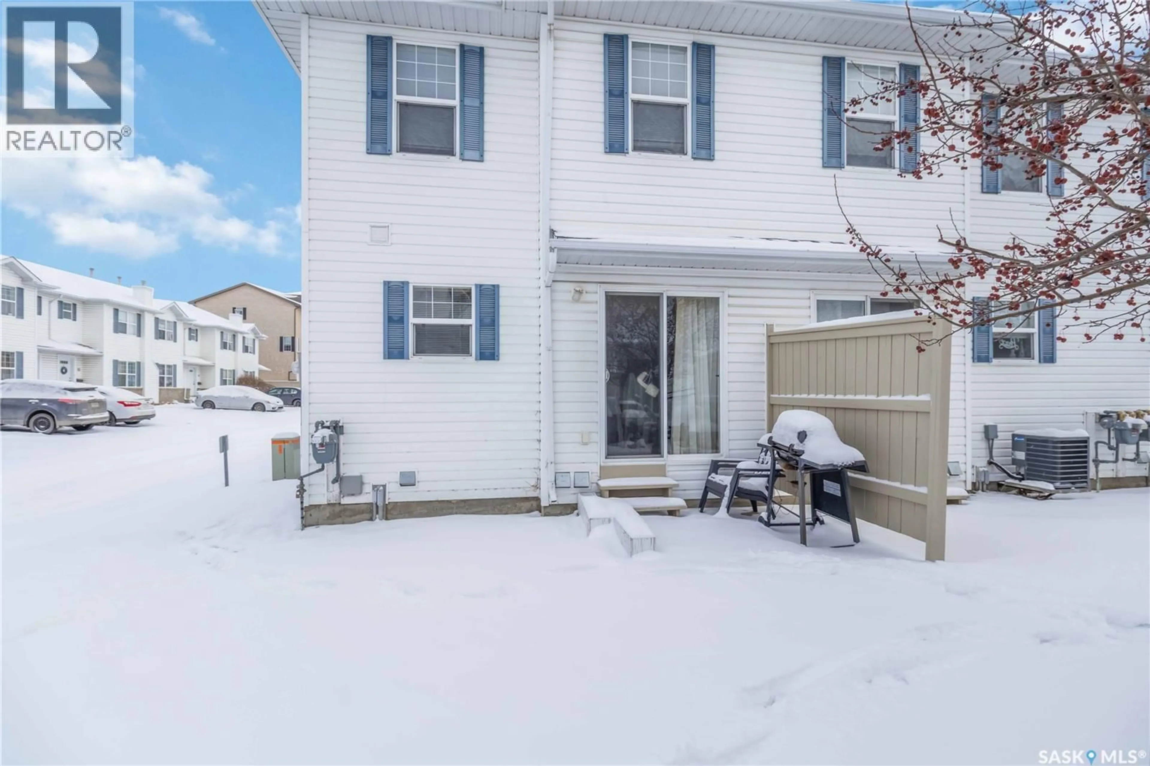 Patio, street for 102 - 33 PAWLYCHENKO LANE, Saskatoon Saskatchewan S7V1G9