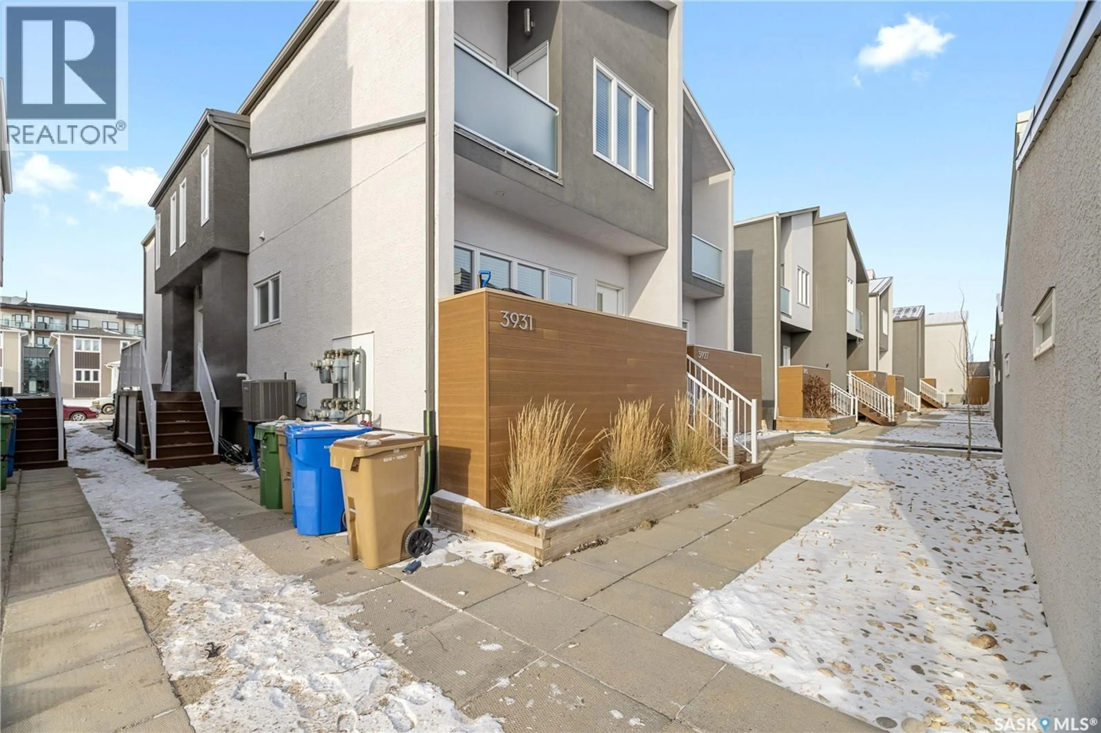 Patio, street for 3931 JAMES HILL ROAD, Regina Saskatchewan S4W0N8