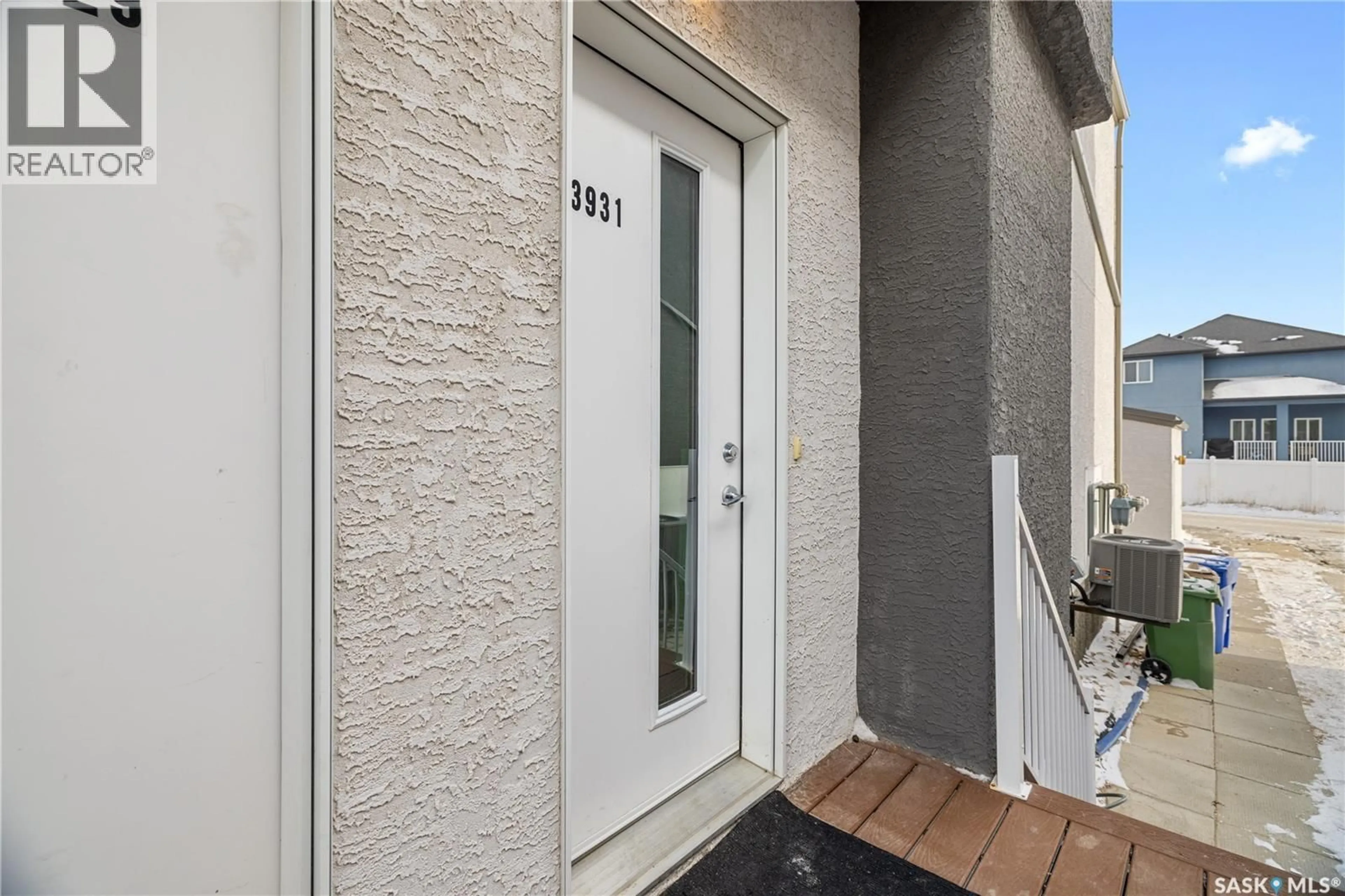 Indoor entryway for 3931 JAMES HILL ROAD, Regina Saskatchewan S4W0N8
