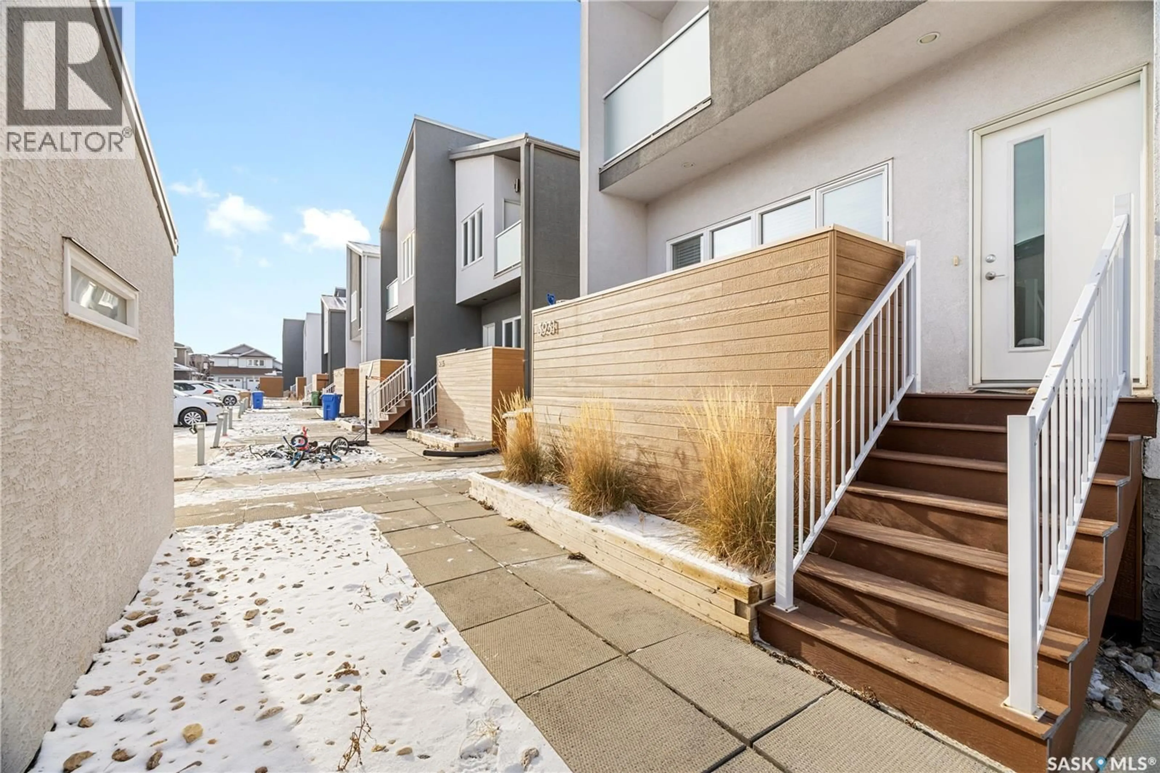 Patio, street for 3931 JAMES HILL ROAD, Regina Saskatchewan S4W0N8