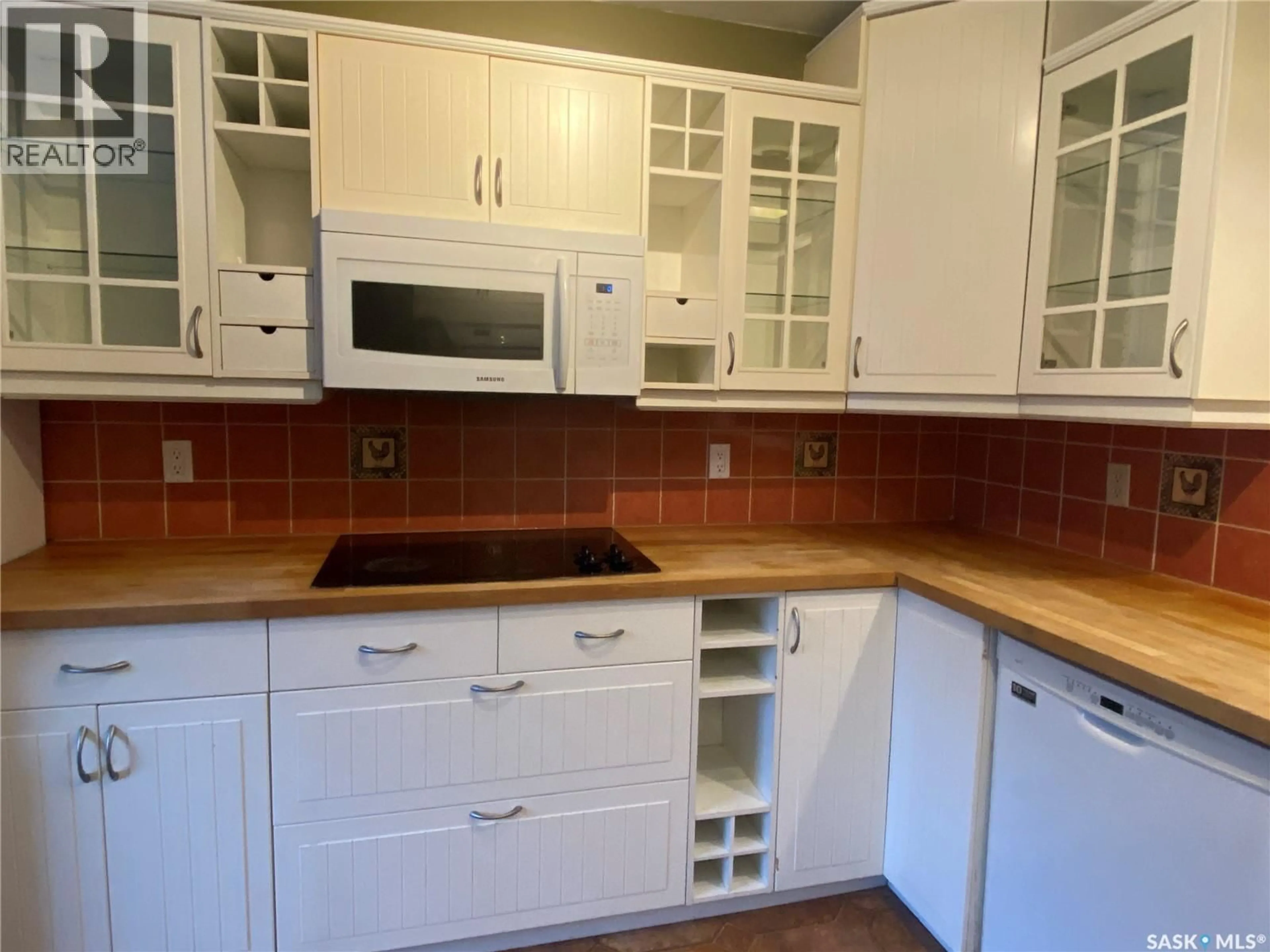 Standard kitchen, unknown for 928 QUANDT CRESCENT, La Ronge Saskatchewan S0J1L0