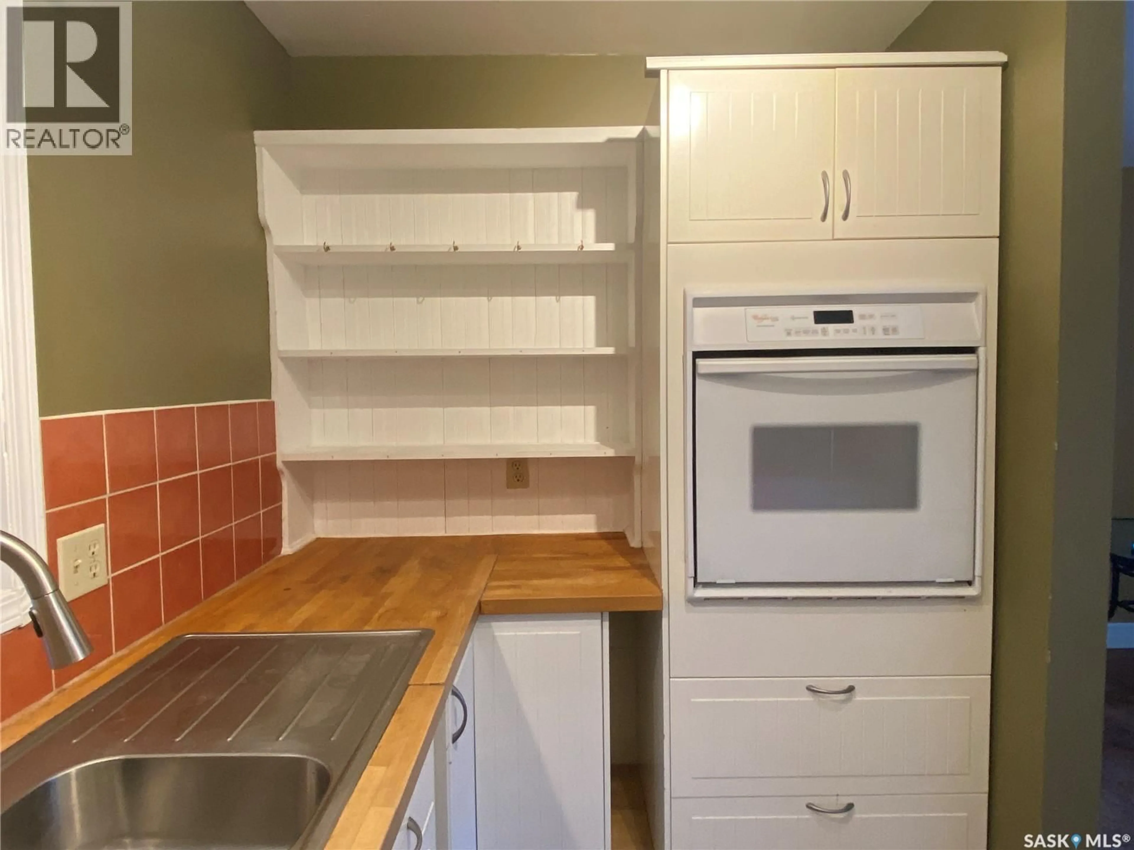 Standard kitchen, unknown for 928 QUANDT CRESCENT, La Ronge Saskatchewan S0J1L0