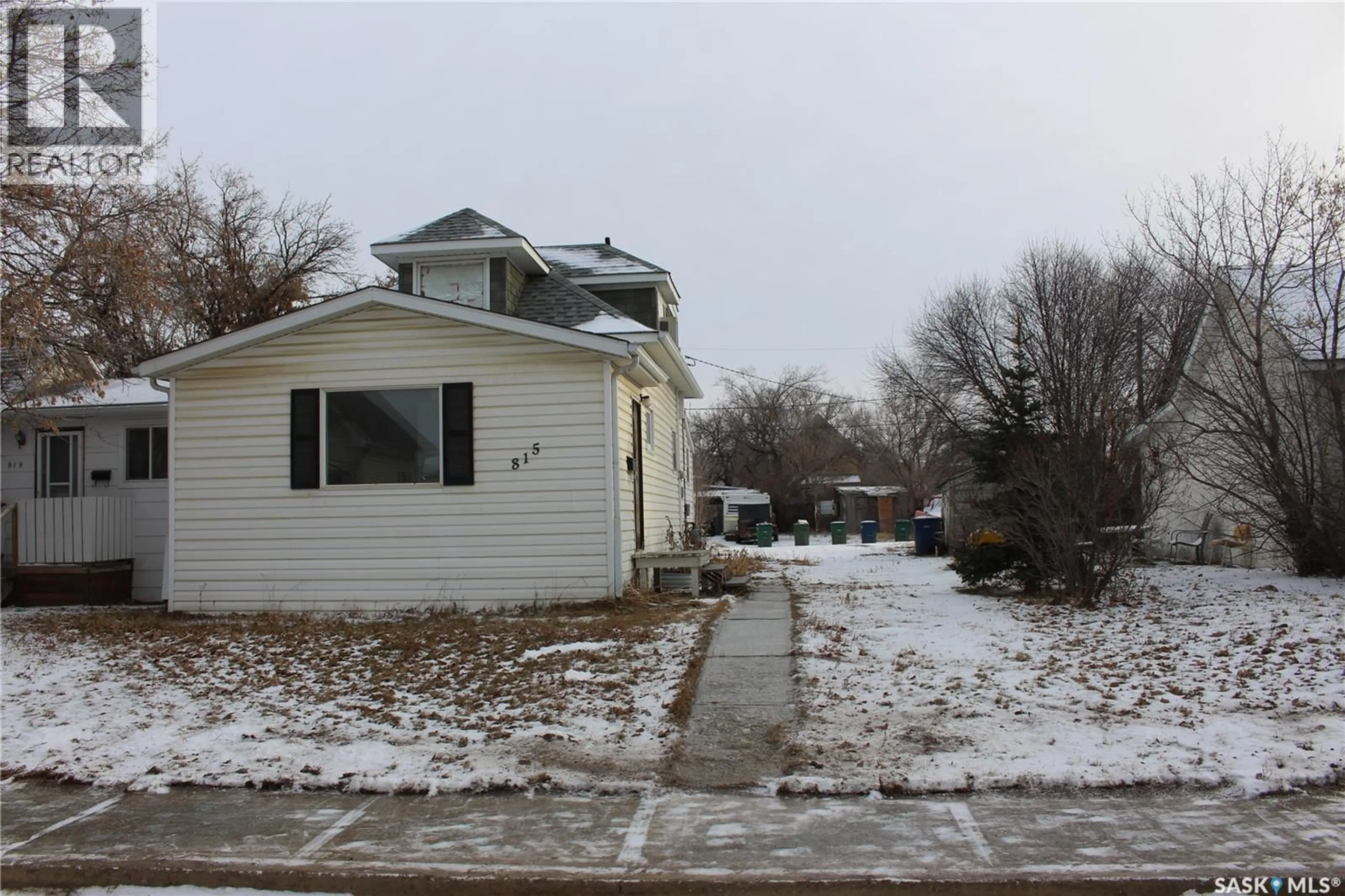 Unknown for 815 6TH AVENUE, Moose Jaw Saskatchewan S6H1L4