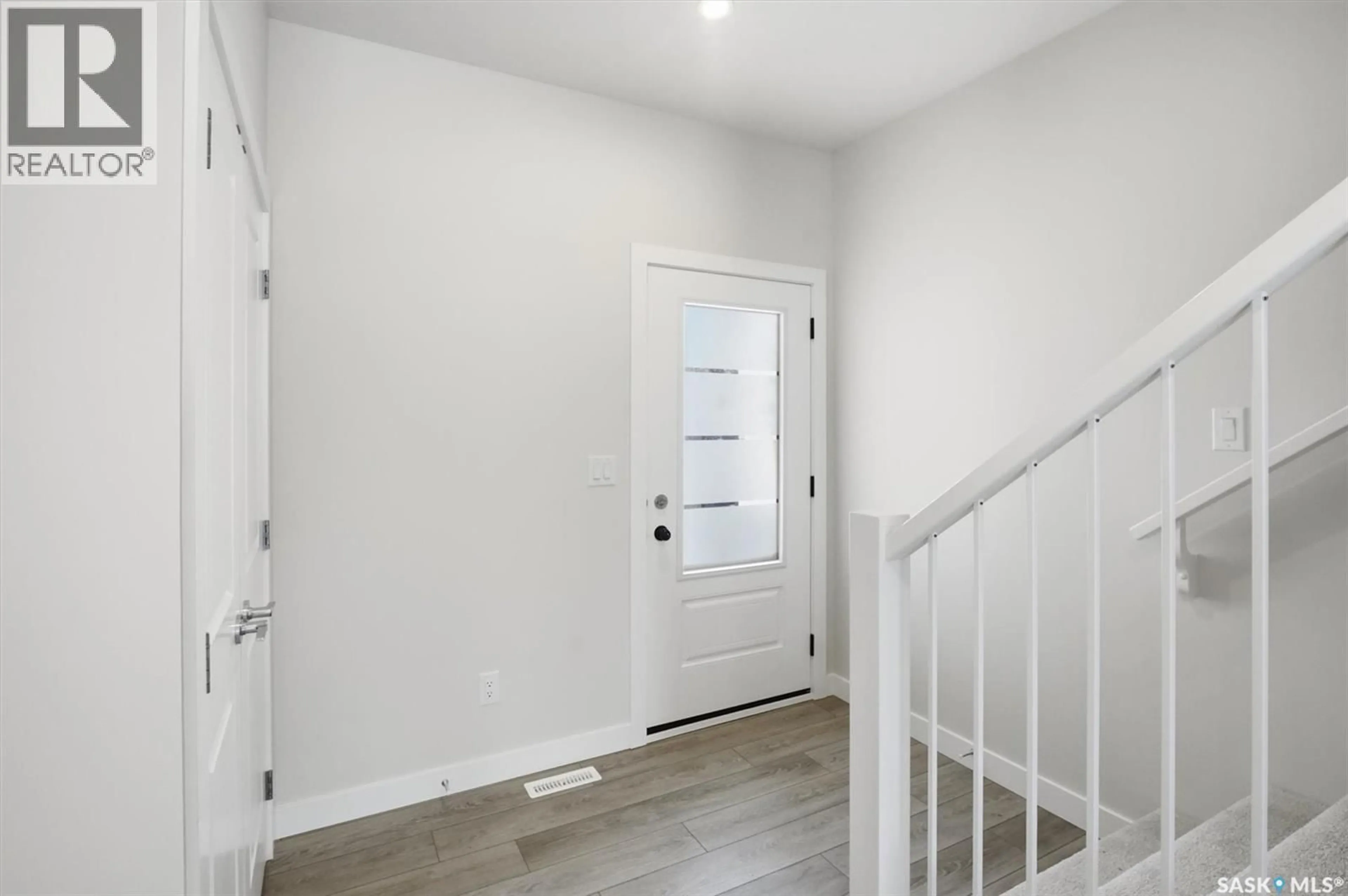 Indoor entryway for 414 COCKCROFT PLACE, Saskatoon Saskatchewan S7V1Y9