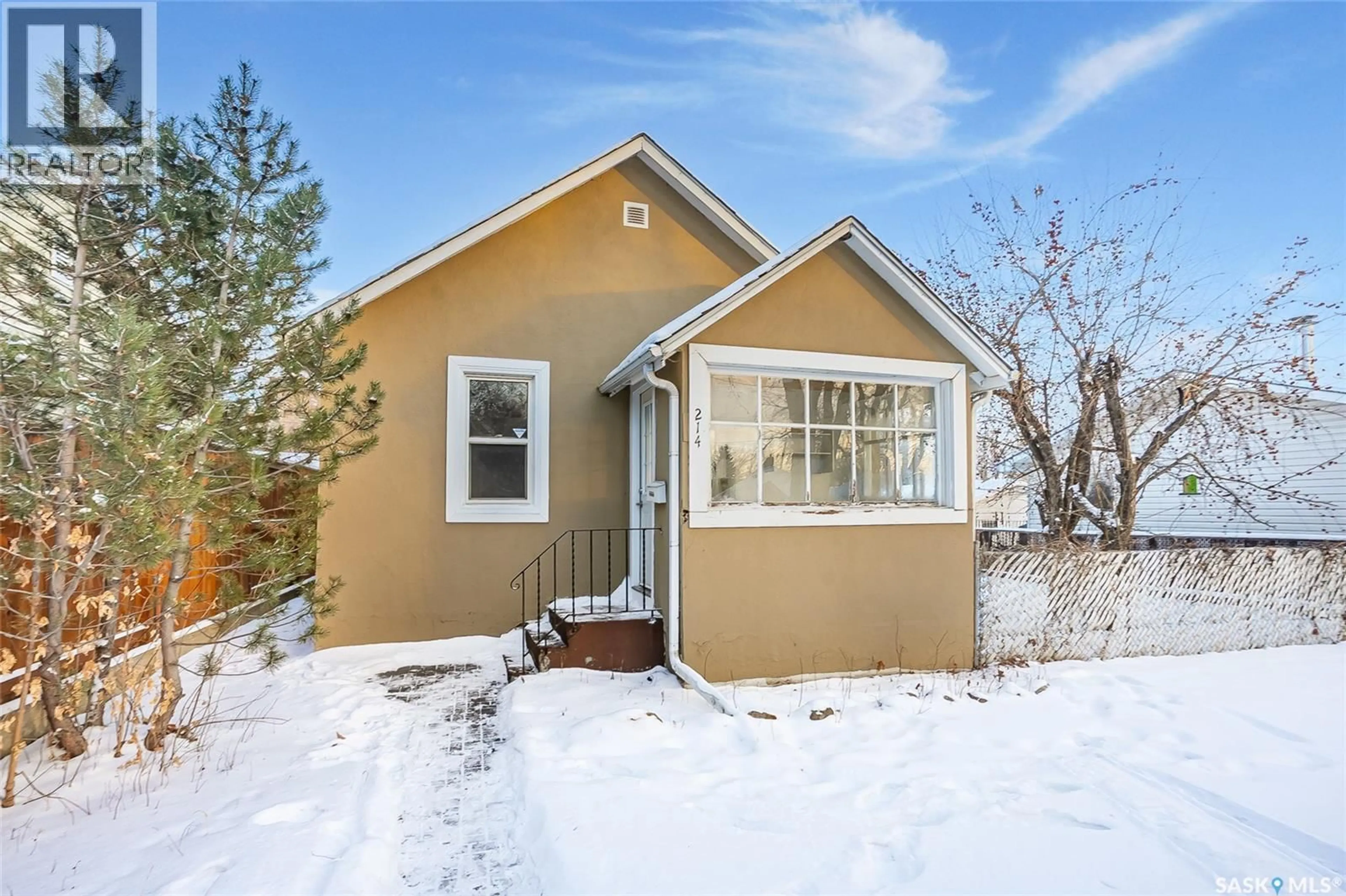 Home with vinyl exterior material, street for 214 J AVENUE, Saskatoon Saskatchewan S7L2J9