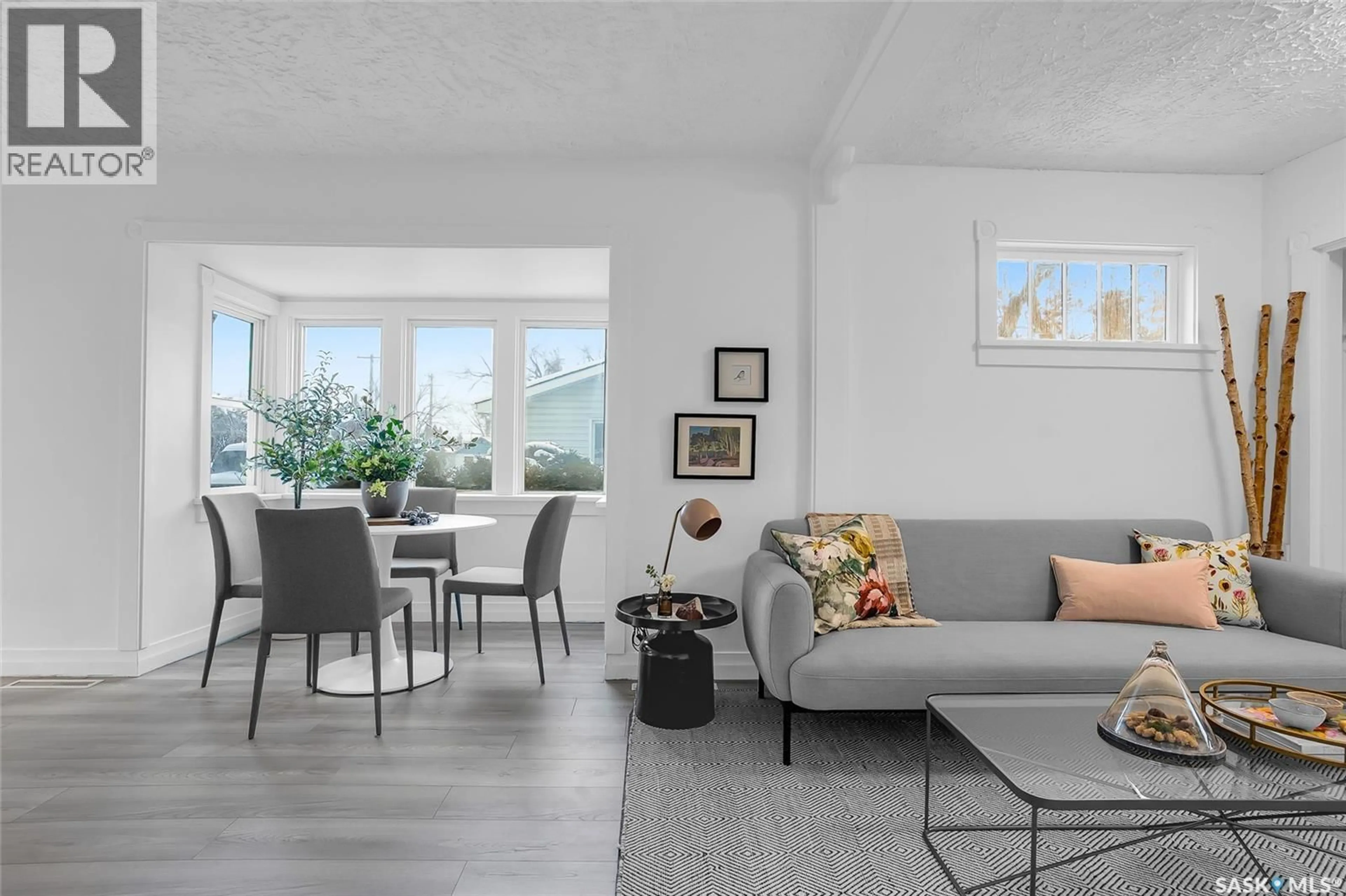 Living room with furniture, unknown for 214 J AVENUE, Saskatoon Saskatchewan S7L2J9