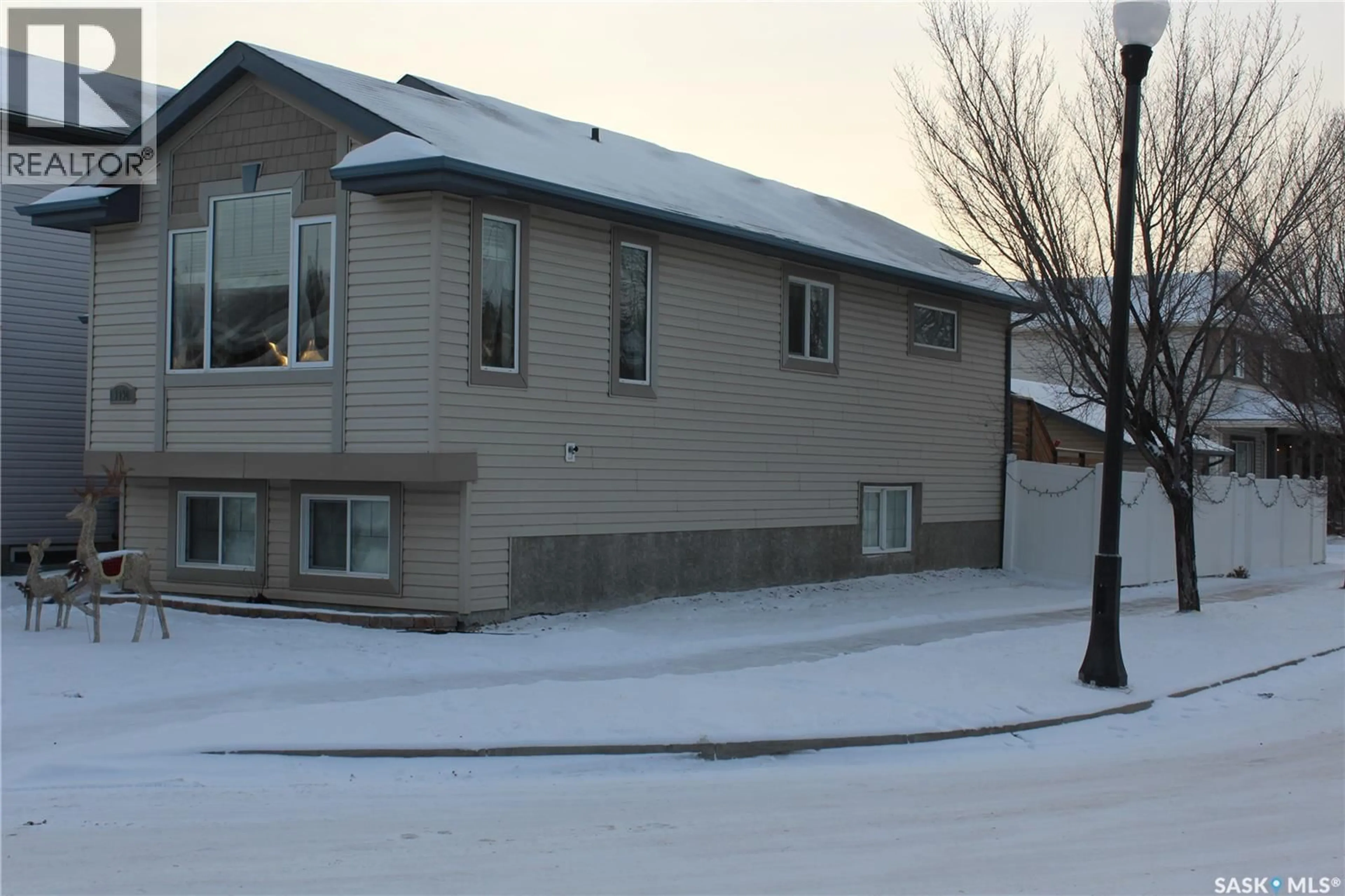 Home with vinyl exterior material, building for 3330 GREEN MOSS LANE, Regina Saskatchewan S4V1P2