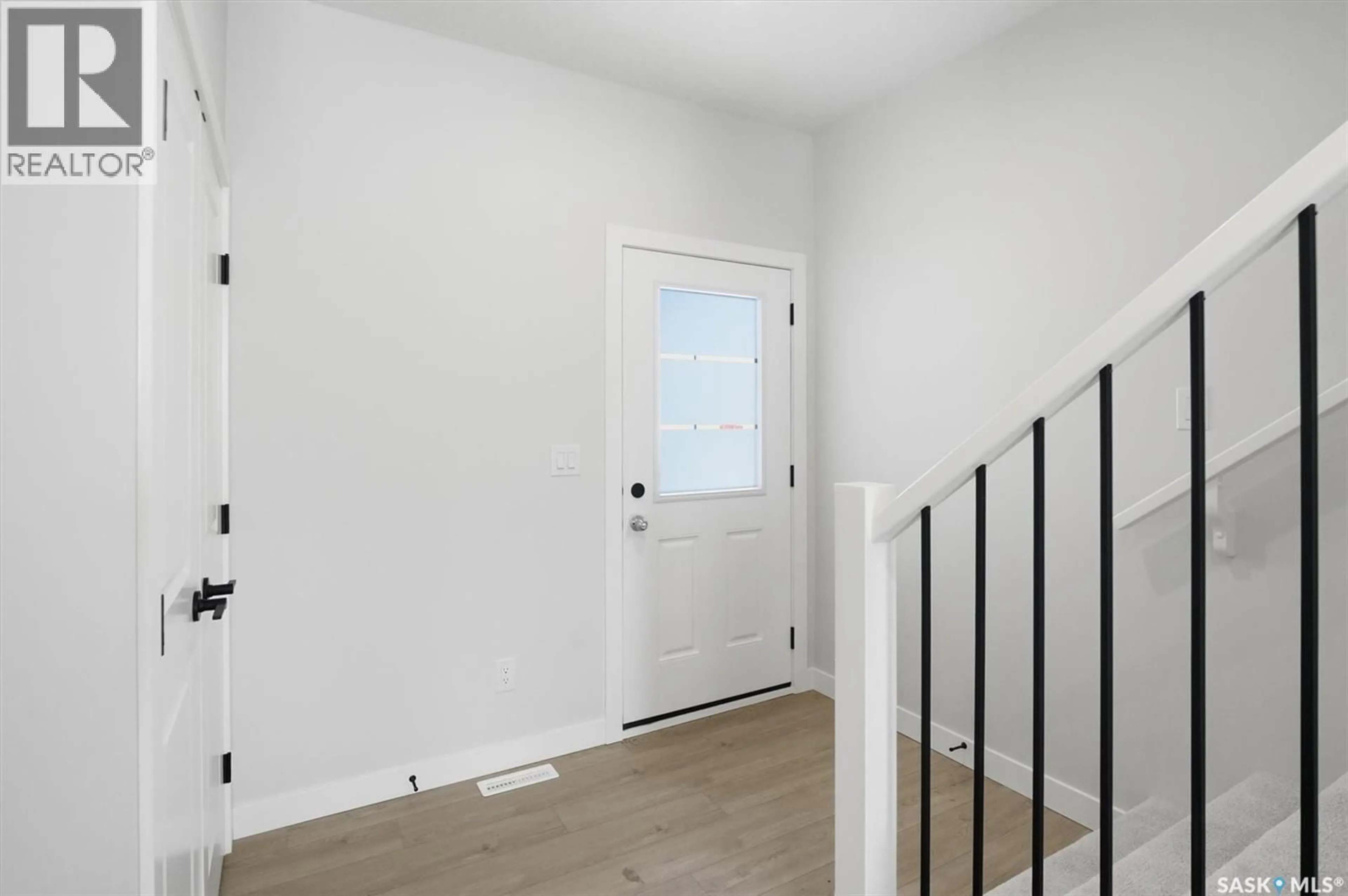 Indoor entryway for 422 COCKCROFT PLACE, Saskatoon Saskatchewan S7V1Y9