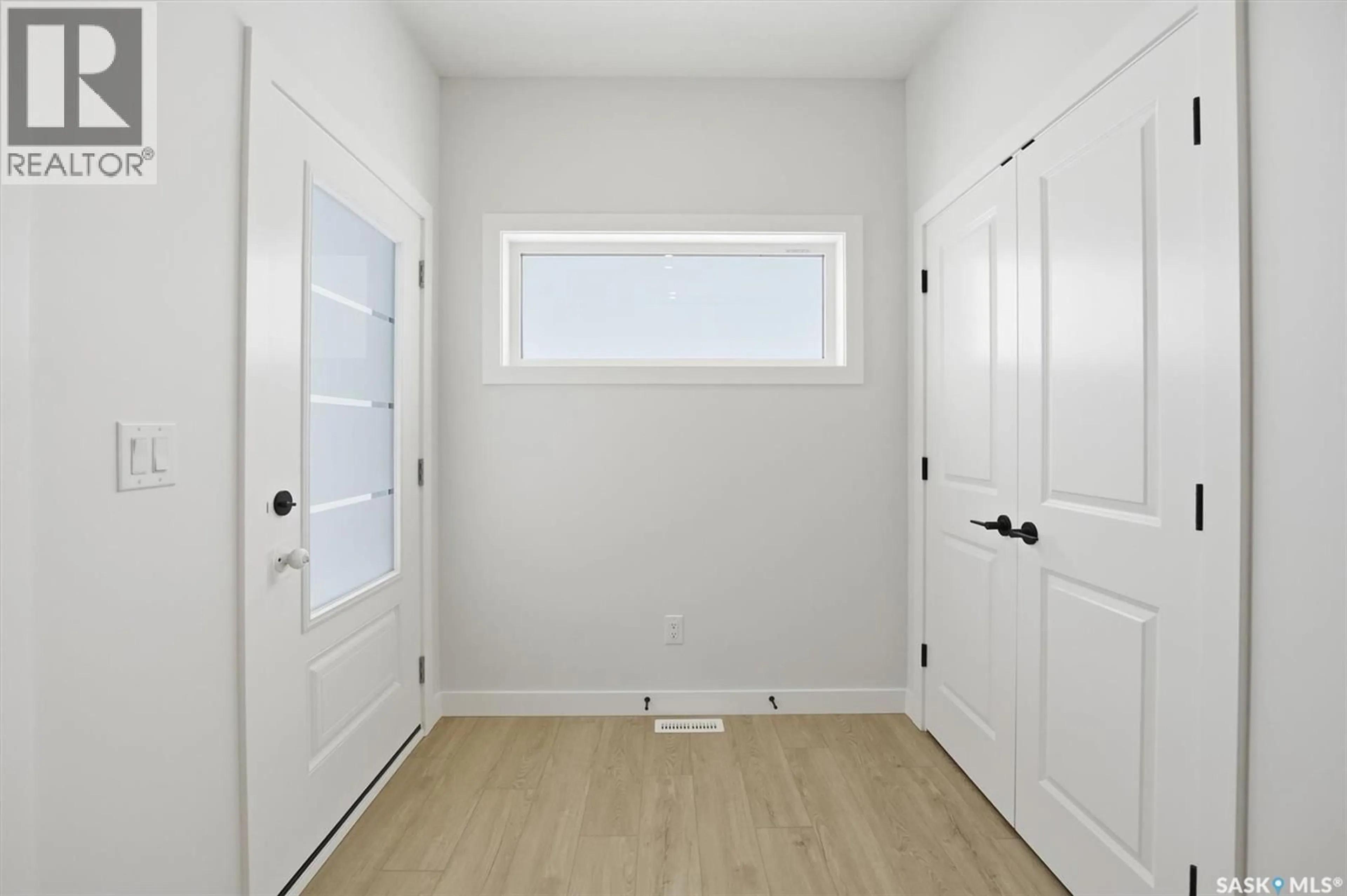 Indoor entryway for 470 COCKCROFT PLACE, Saskatoon Saskatchewan S7V1Y9