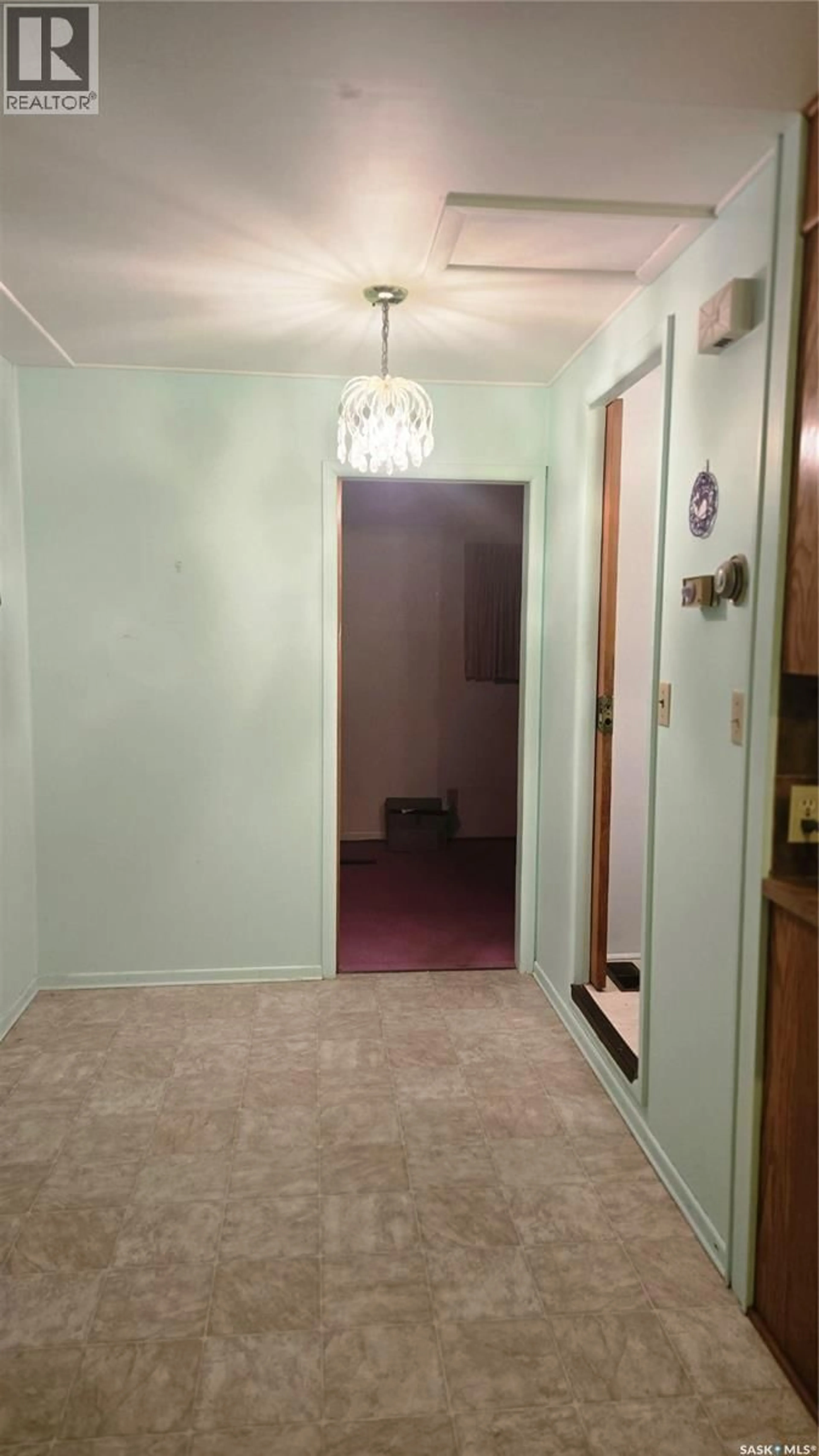 Unknown for 832 PETERS AVENUE, Oxbow Saskatchewan S0C2B0