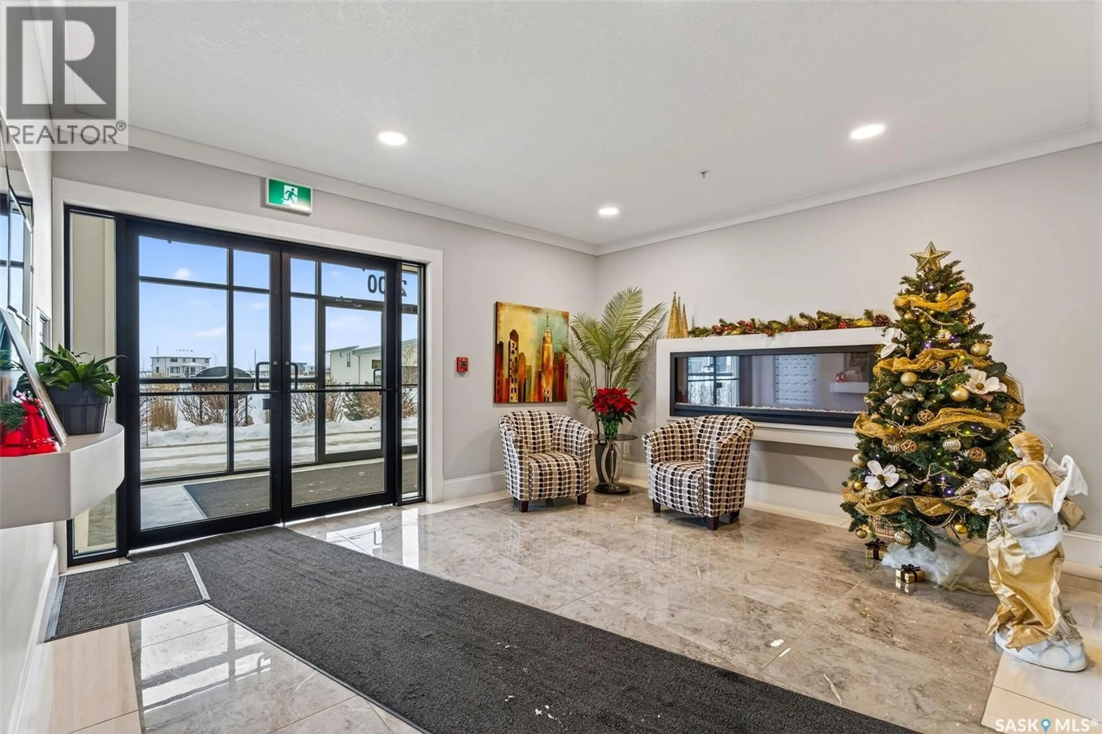 Lobby for 304 - 2800 LAKEVIEW DRIVE, Prince Albert Saskatchewan S6W0A4