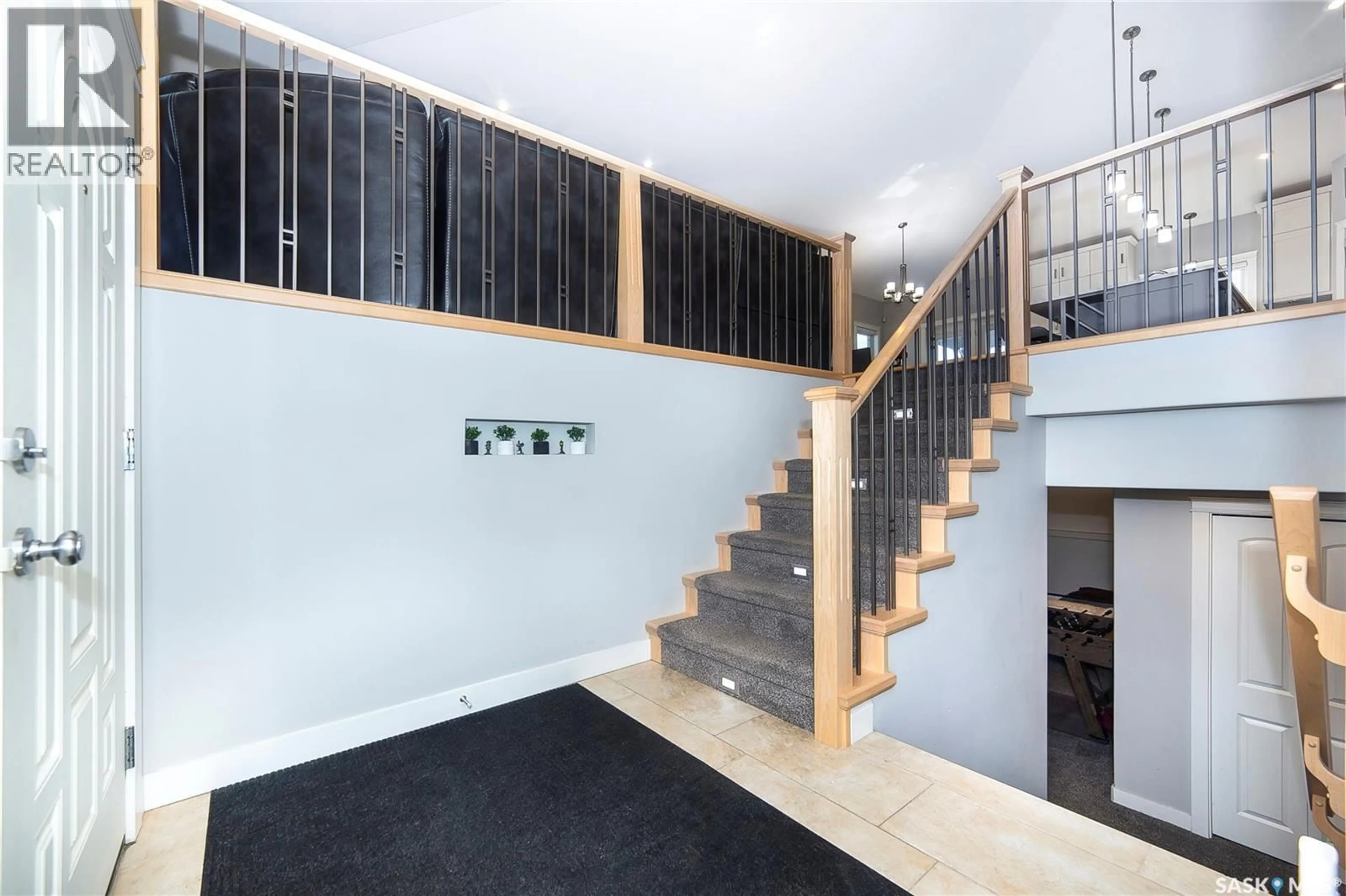 Stairs for 334 GILLIES CRESCENT, Saskatoon Saskatchewan S7V0J9