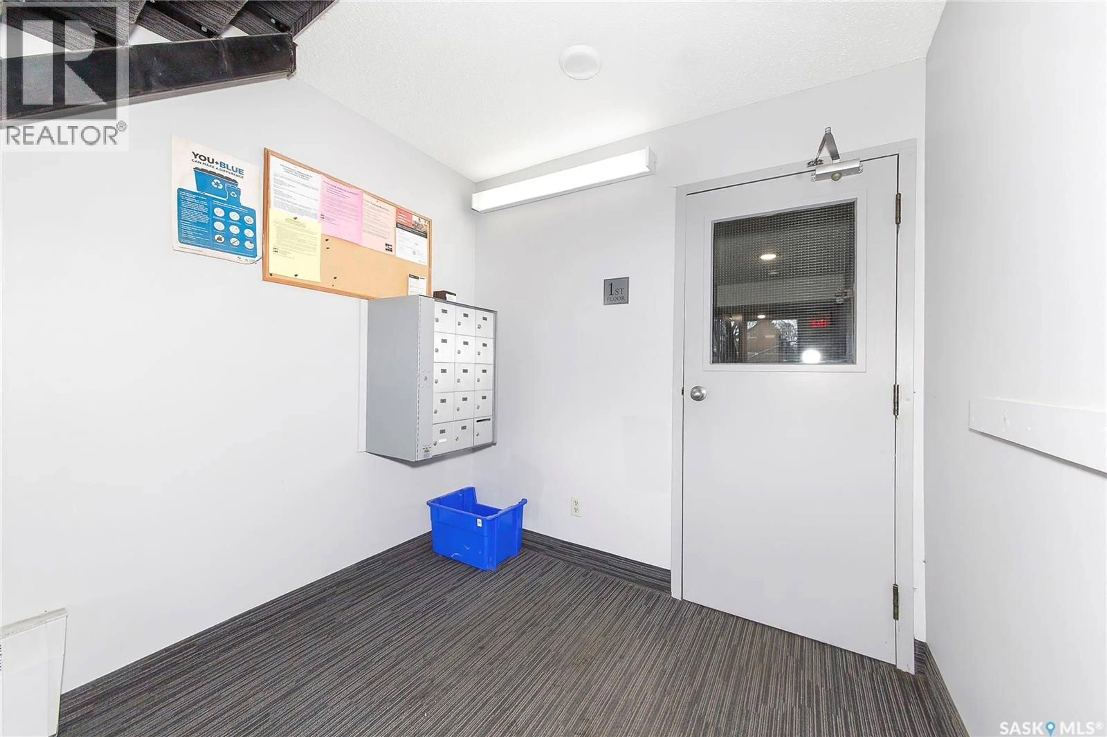 Indoor foyer for 103 - 205 KINGSMERE BOULEVARD, Saskatoon Saskatchewan S7J4J6