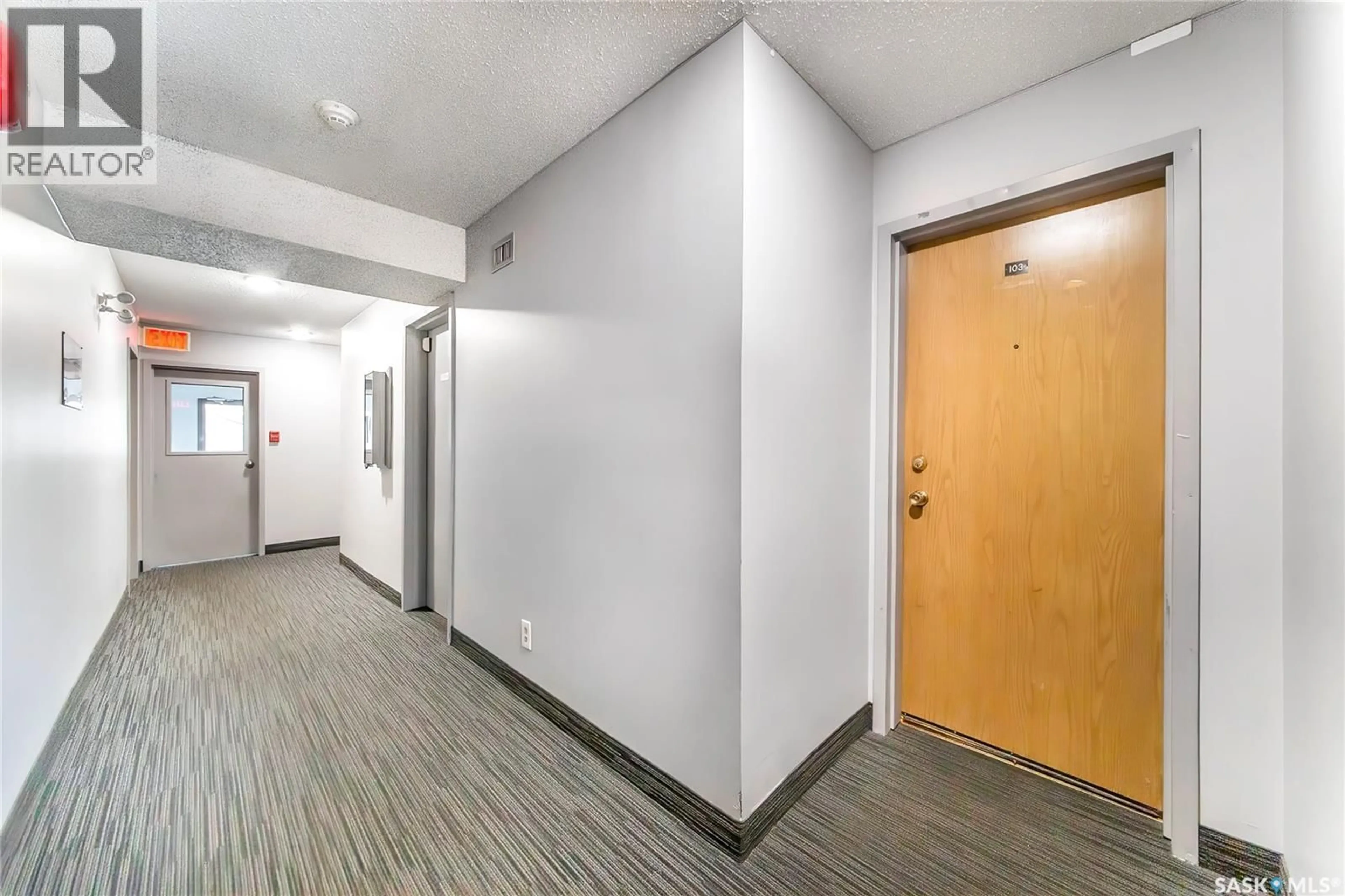 Indoor foyer for 103 - 205 KINGSMERE BOULEVARD, Saskatoon Saskatchewan S7J4J6