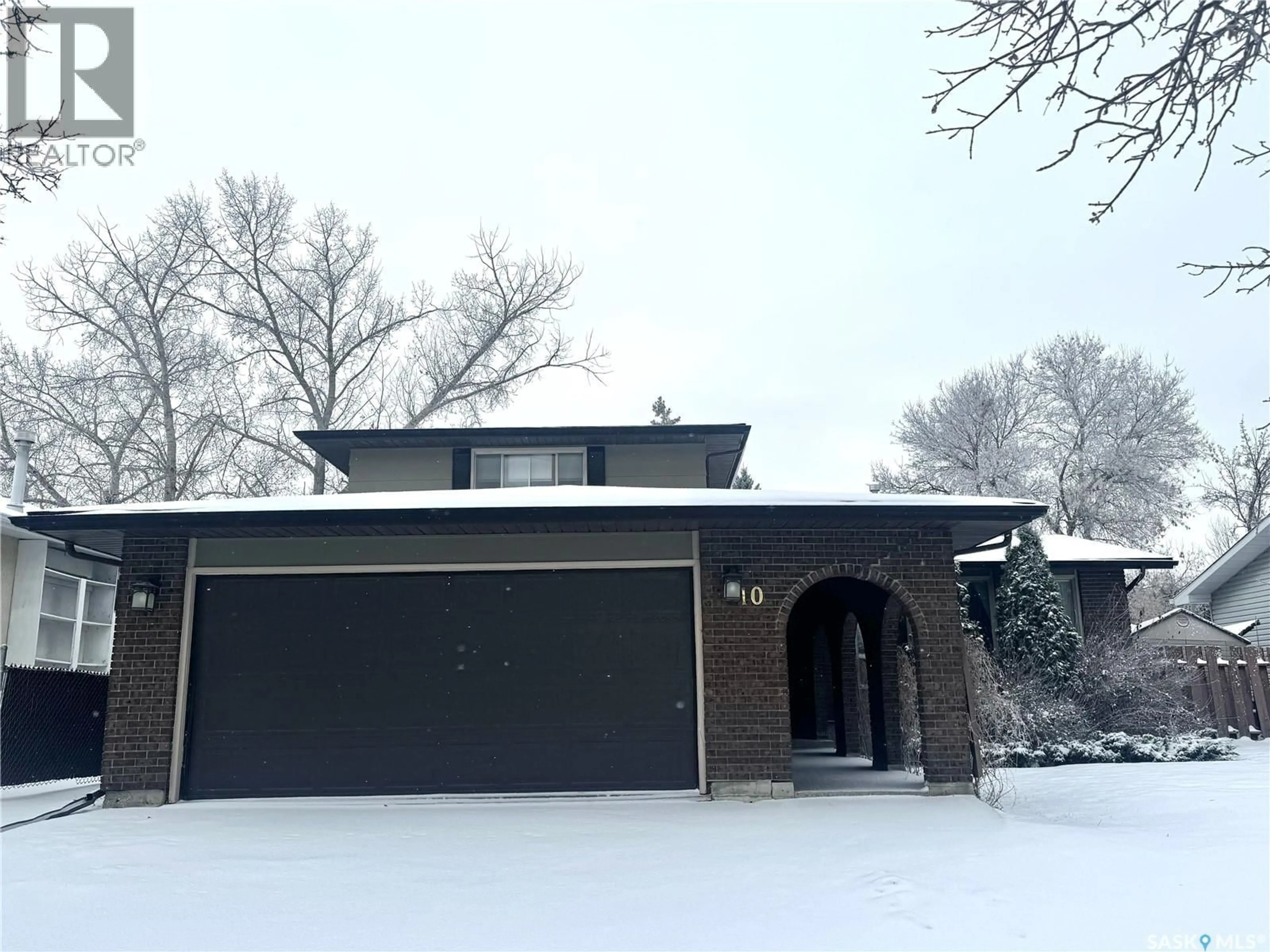 Indoor garage for 10 SELKIRK CRESCENT, Regina Saskatchewan S4S6J4