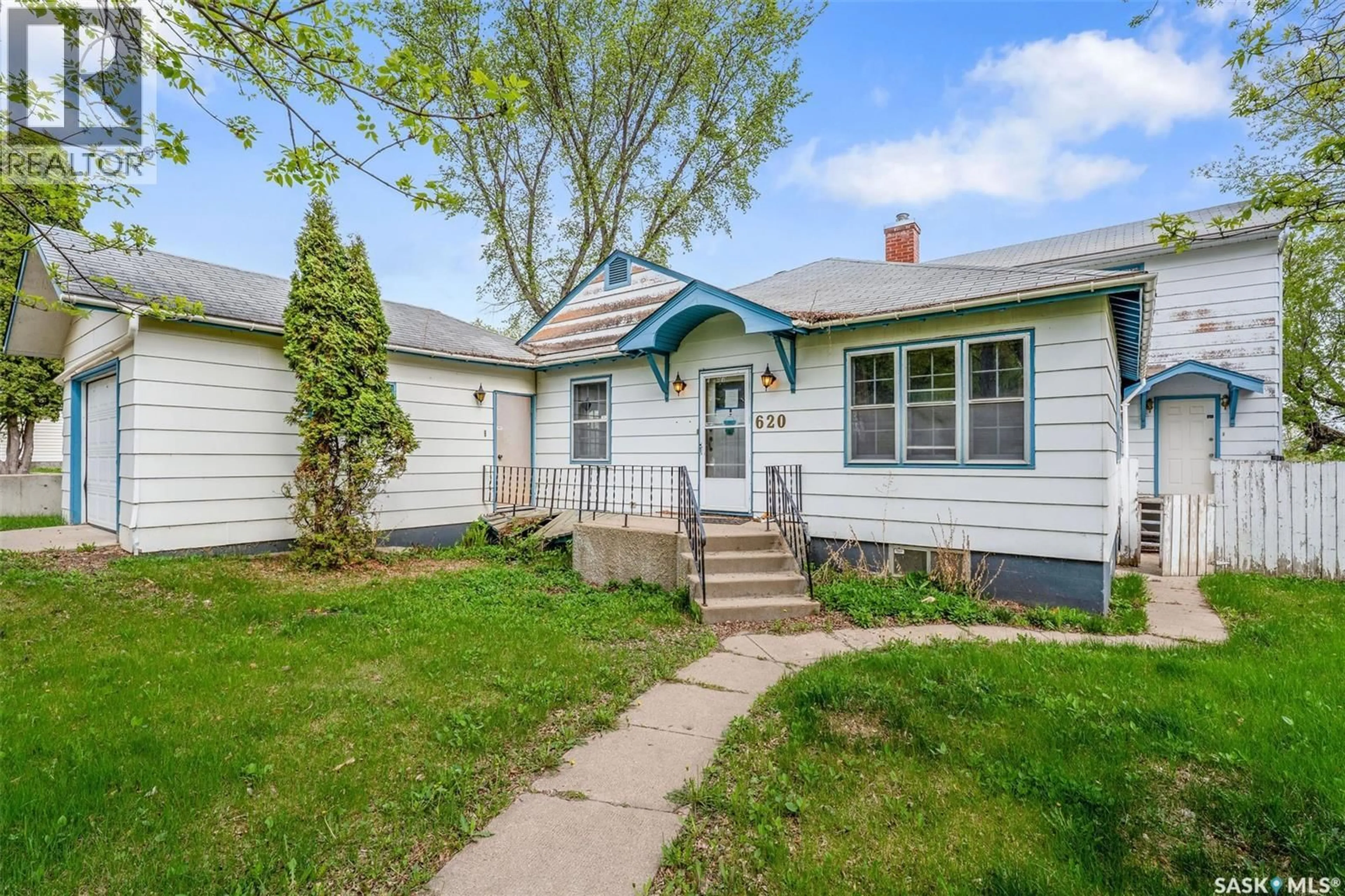 Home with vinyl exterior material, street for 620 20TH STREET, Prince Albert Saskatchewan S6V4H3