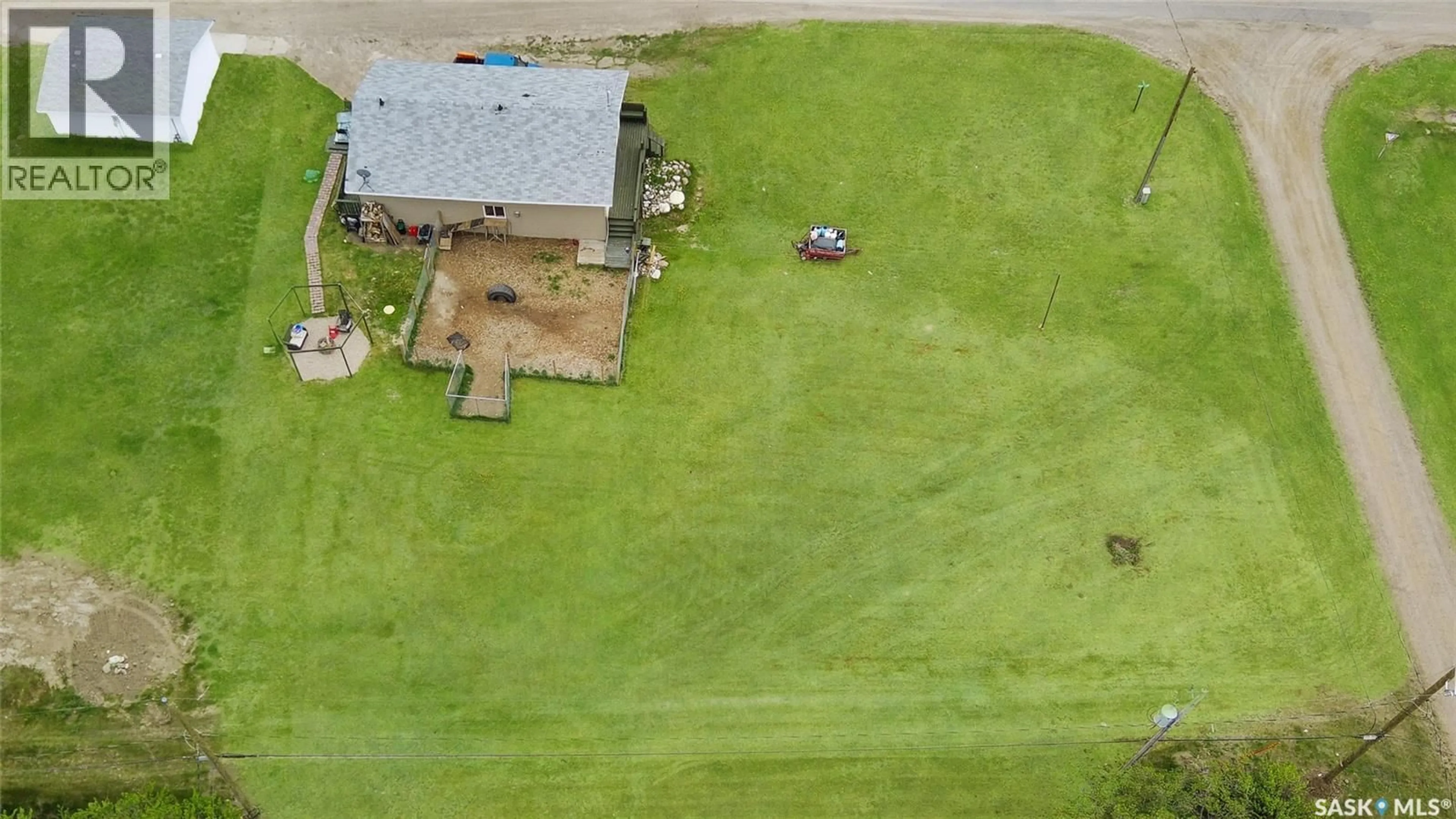 A pic from outside/outdoor area/front of a property/back of a property/a pic from drone, building for 800 RAILWAY AVENUE, Webb Saskatchewan S0N2X0