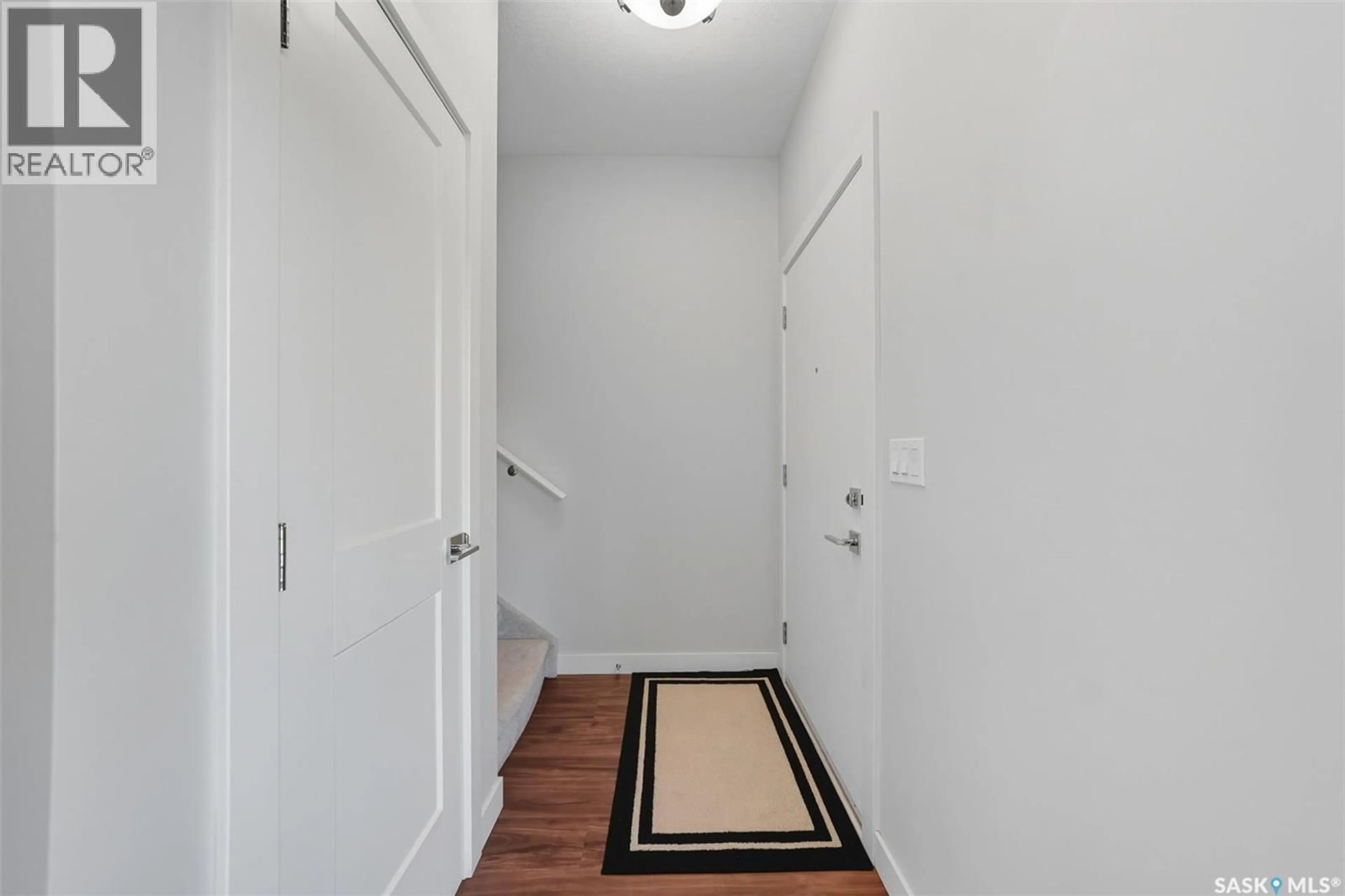 Indoor entryway for 623 EVERGREEN BOULEVARD, Saskatoon Saskatchewan S7K6K3
