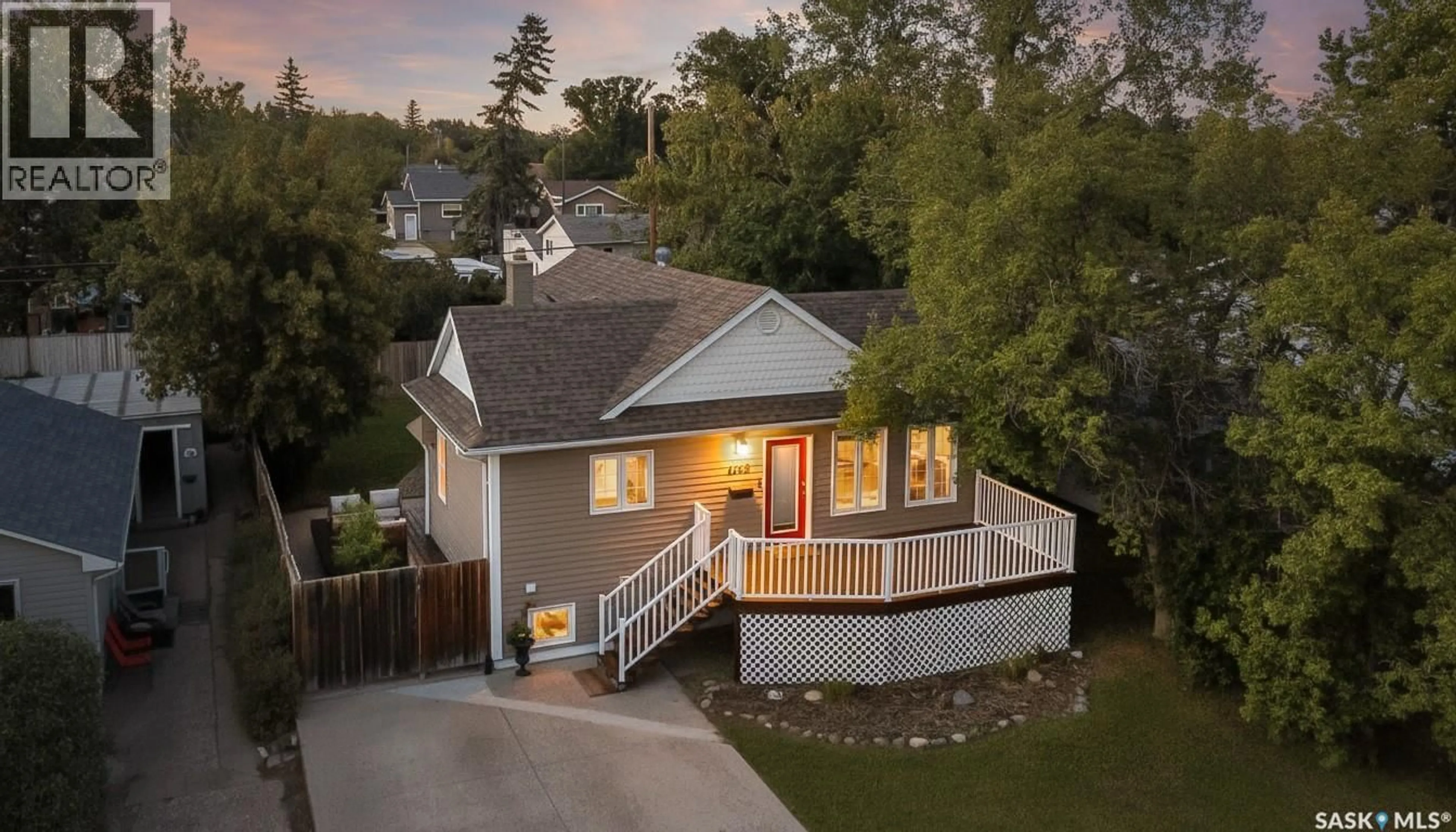 A pic from outside/outdoor area/front of a property/back of a property/a pic from drone, street for 1116 HOCHELAGA STREET, Moose Jaw Saskatchewan S6H2J2