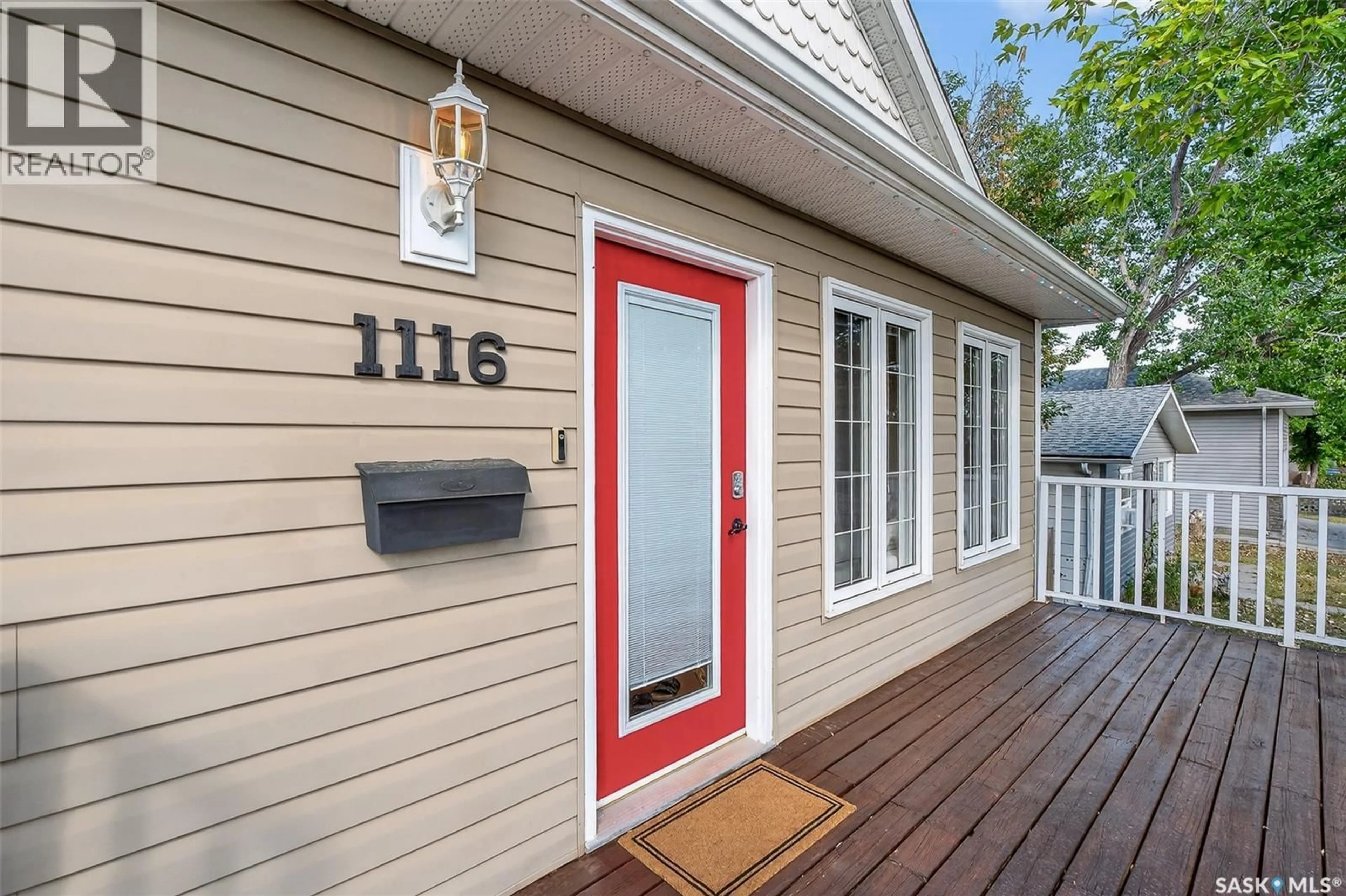Home with vinyl exterior material, street for 1116 HOCHELAGA STREET, Moose Jaw Saskatchewan S6H2J2