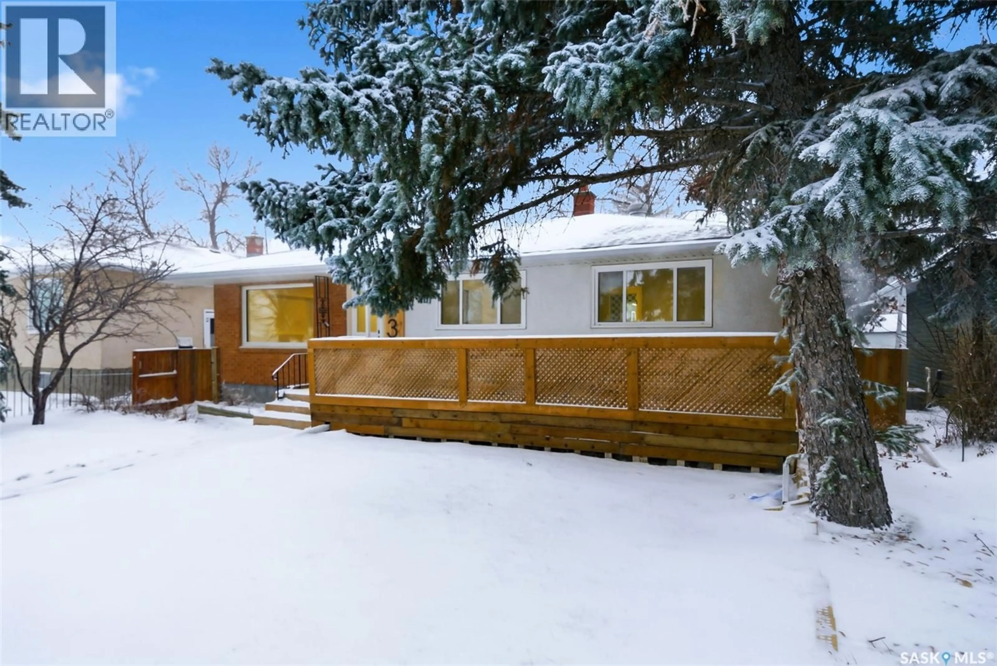 Patio, street for 732 EMPRESS STREET, Regina Saskatchewan S4T5C8