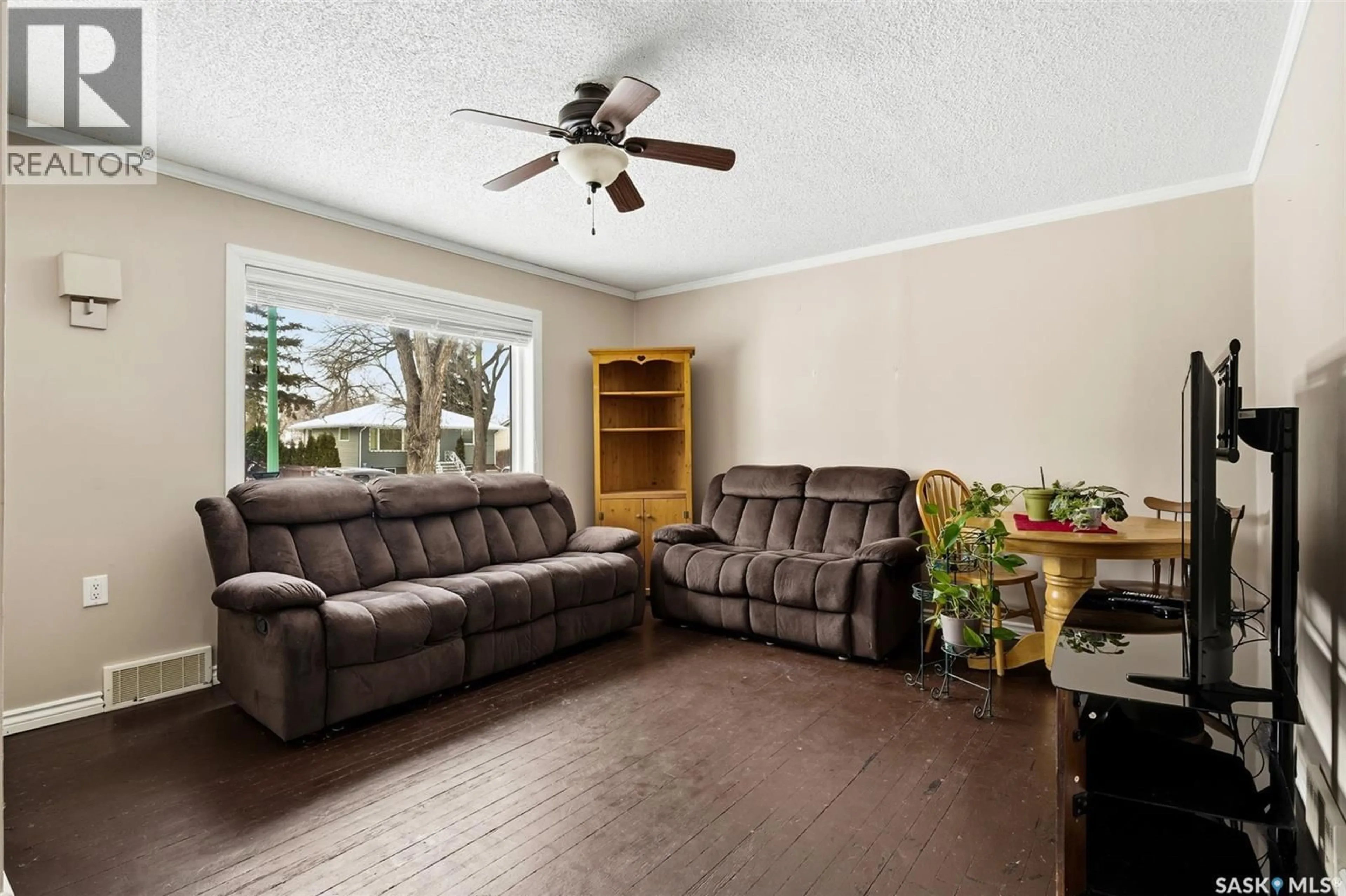 Living room with furniture, wood/laminate floor for 725 MCTAVISH STREET, Regina Saskatchewan S4T3T8
