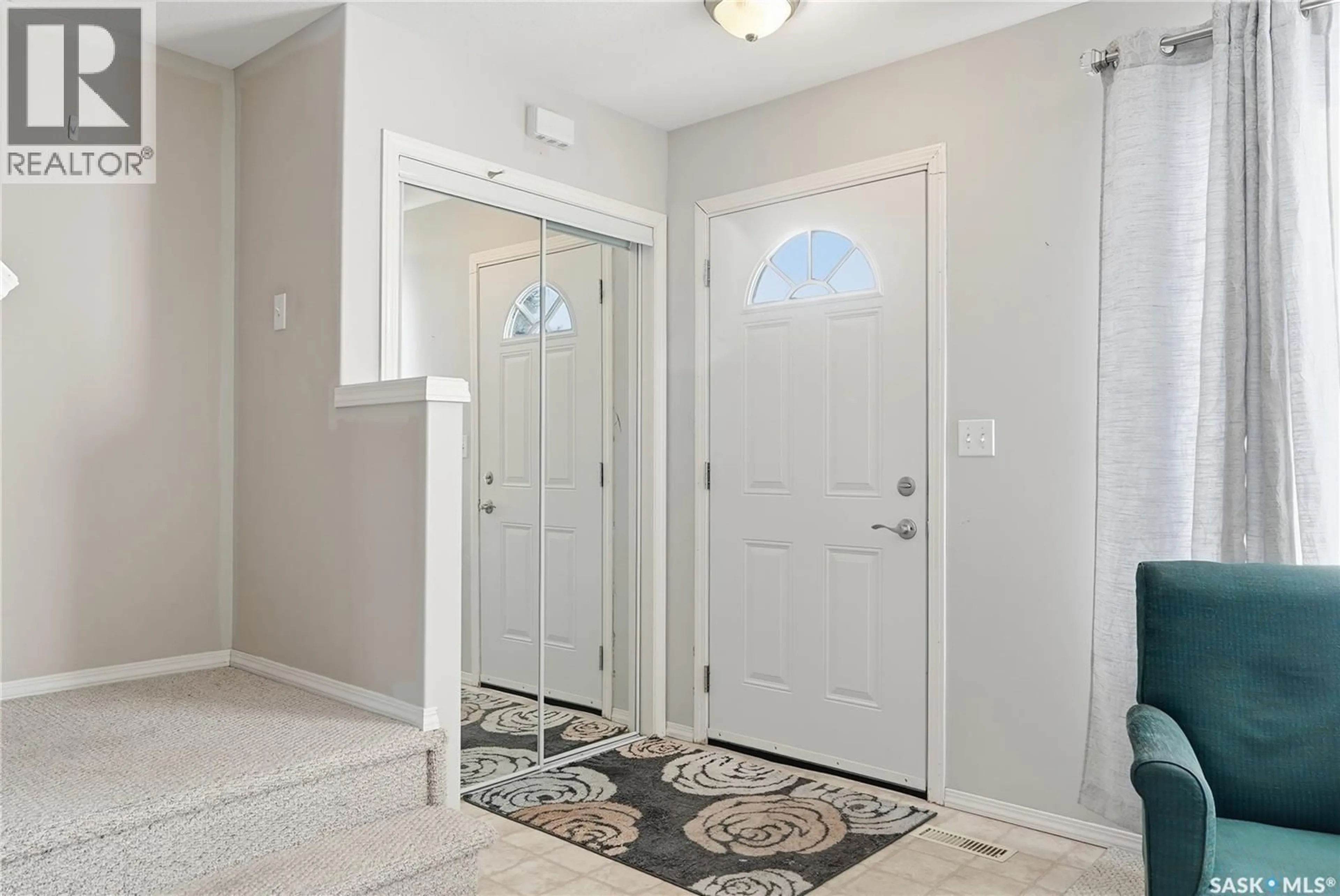 Indoor entryway for 663 - 206 BECKETT CRESCENT, Saskatoon Saskatchewan S7N4X2