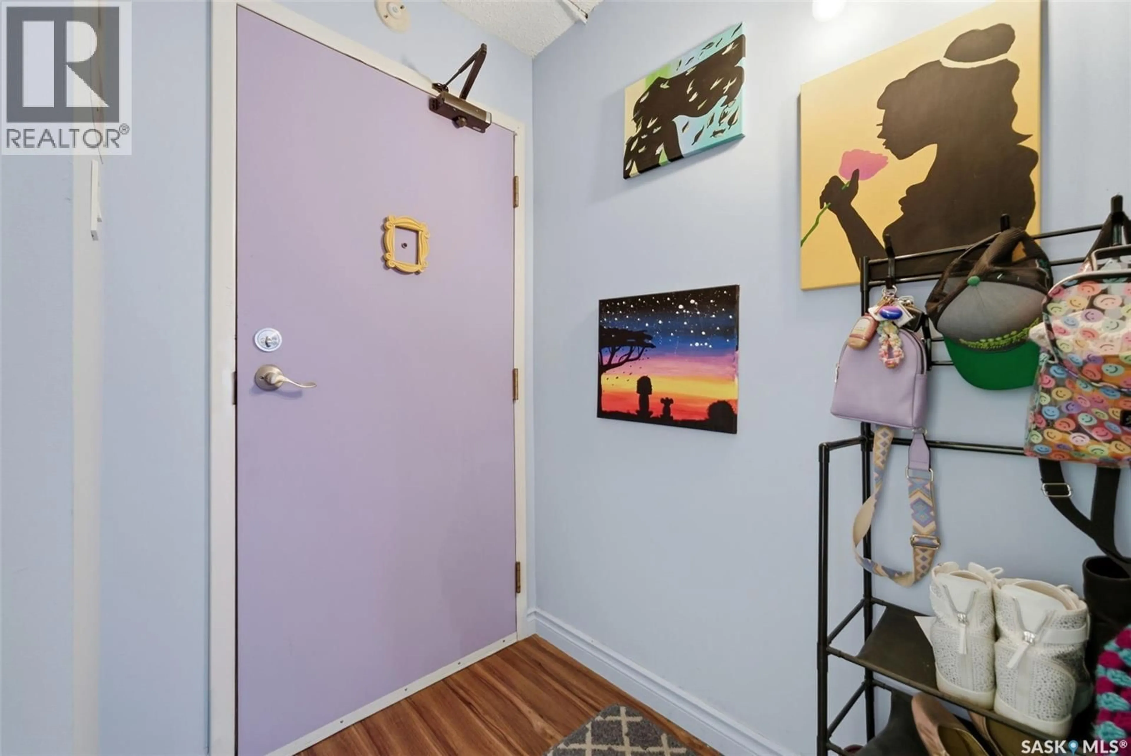 Indoor entryway for 213 2125 OSLER STREET, Regina Saskatchewan S4P4G7