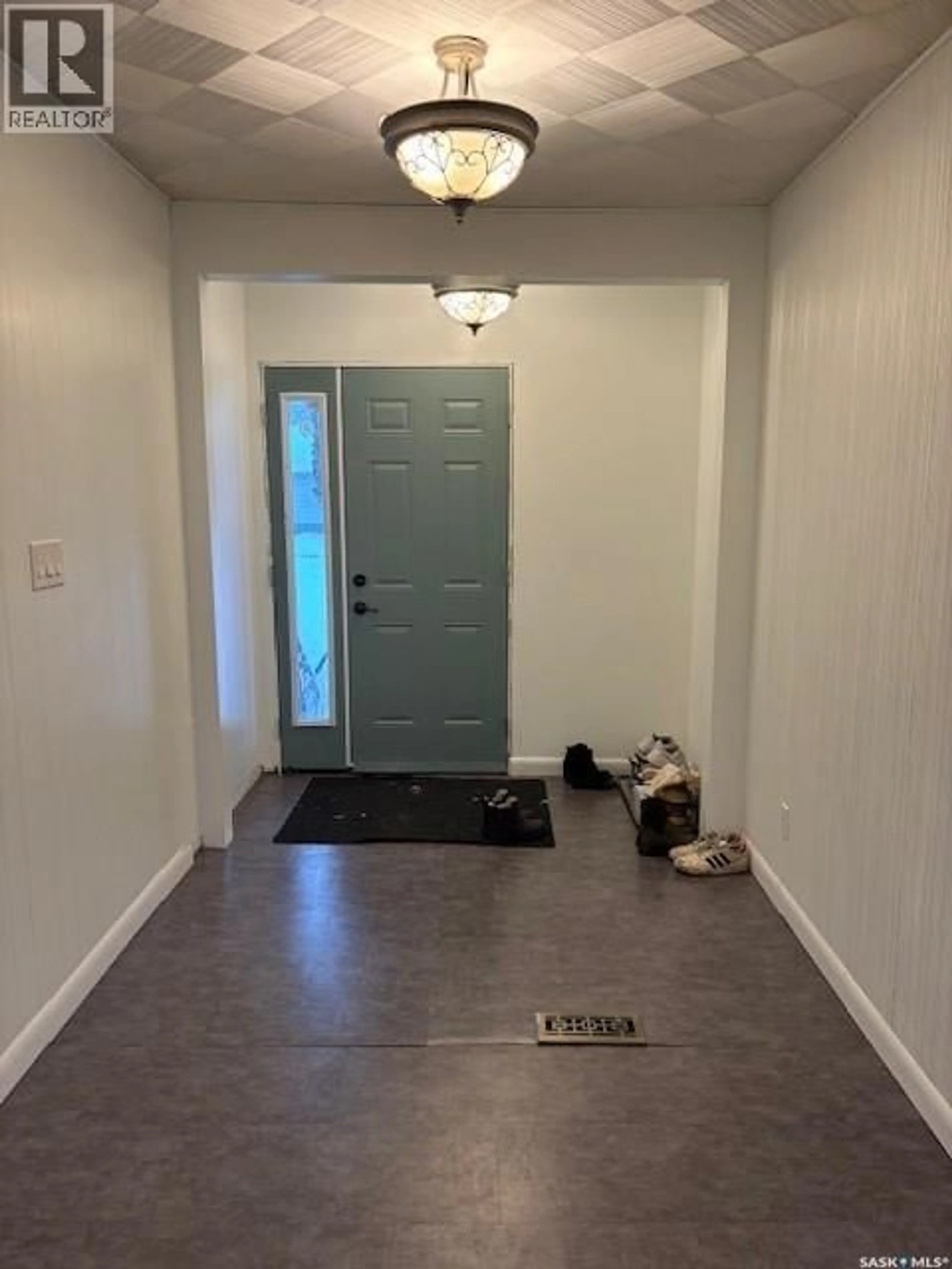 Indoor entryway for 124 8TH AVENUE, Canora Saskatchewan S0A0L0