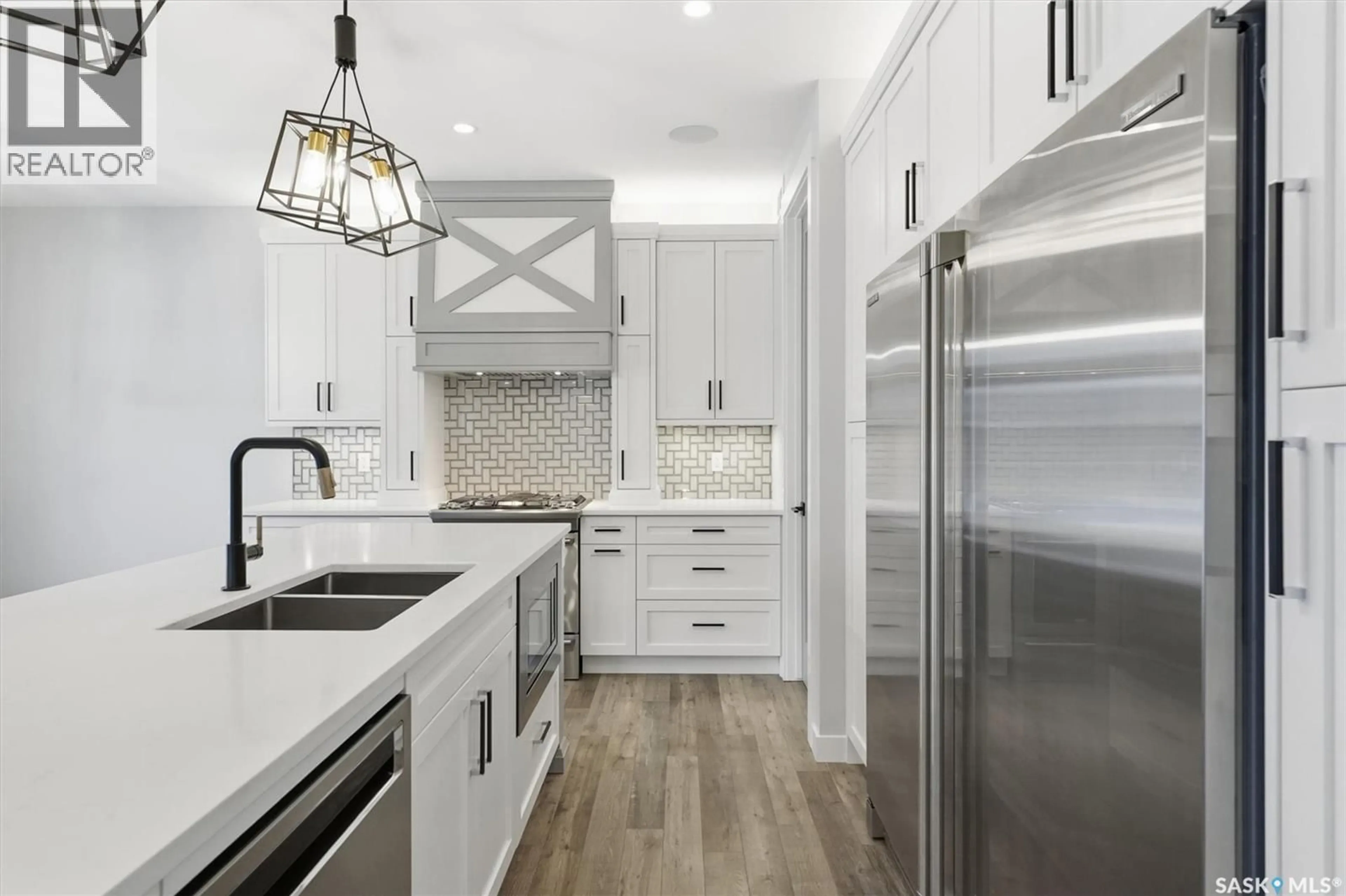 Contemporary kitchen, ceramic/tile floor for 559 BOLSTAD TURN, Saskatoon Saskatchewan S7W0C2